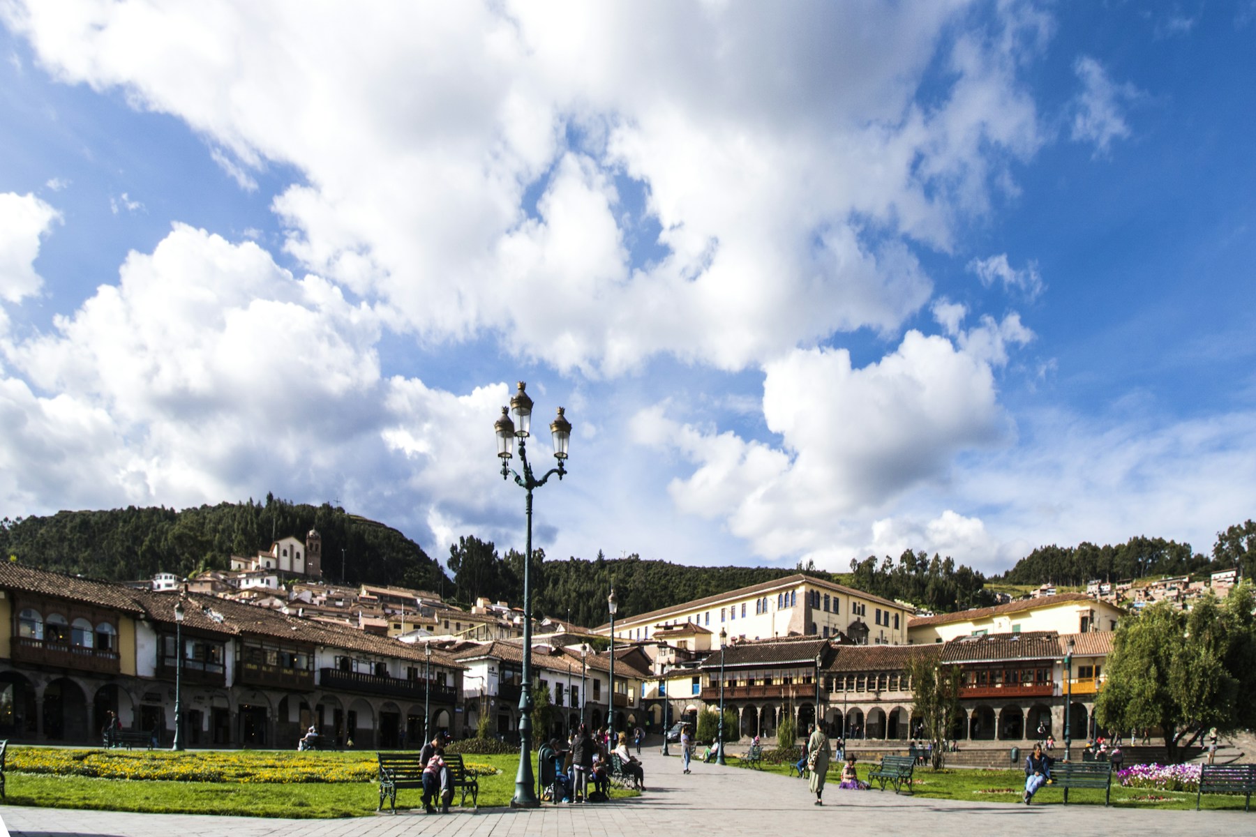 Plaza de Armas de Cusco, contexte filtre où manger, Travel Differently