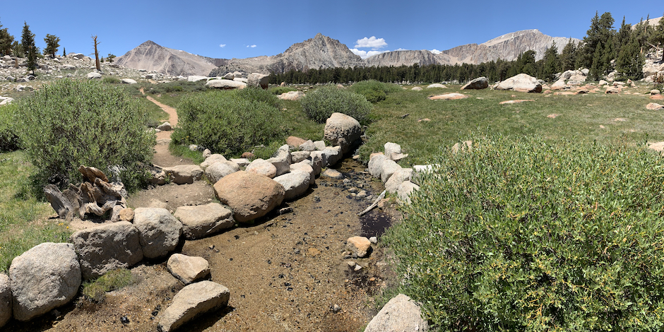 Hiking in Cottonwood Lakes