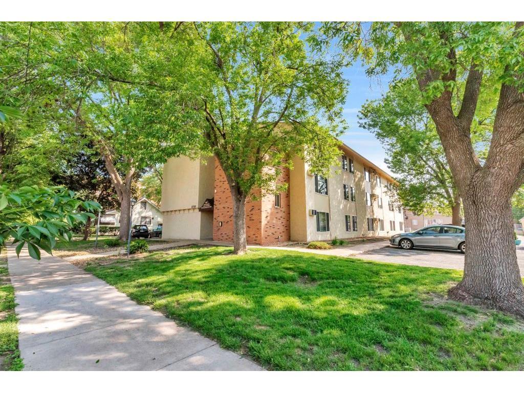 Snelling Ave. Condos