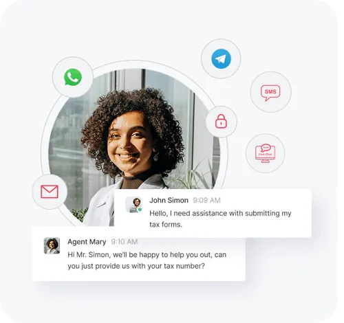 Joven con el pelo rizado sonriendo delante de una ventana, rodeada de iconos de mensajería y ventanas de chat que muestran una conversación de atención al cliente sobre ayuda con formularios fiscales.