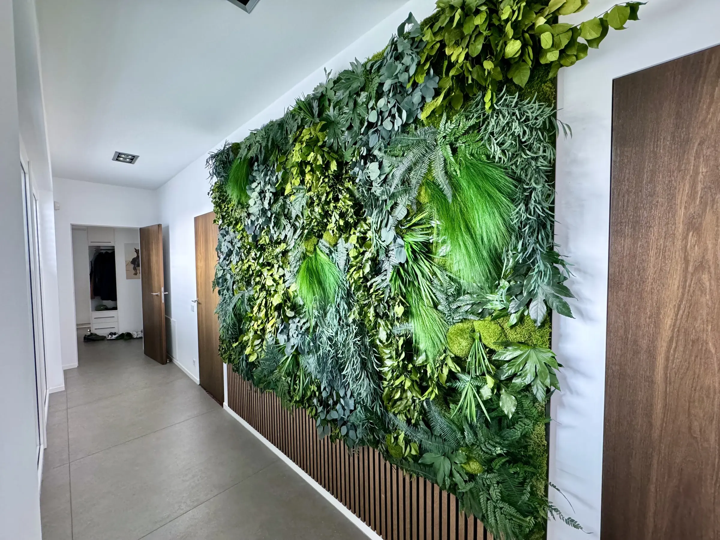 Individual plant wall and wooden cladding for a luxury residential project