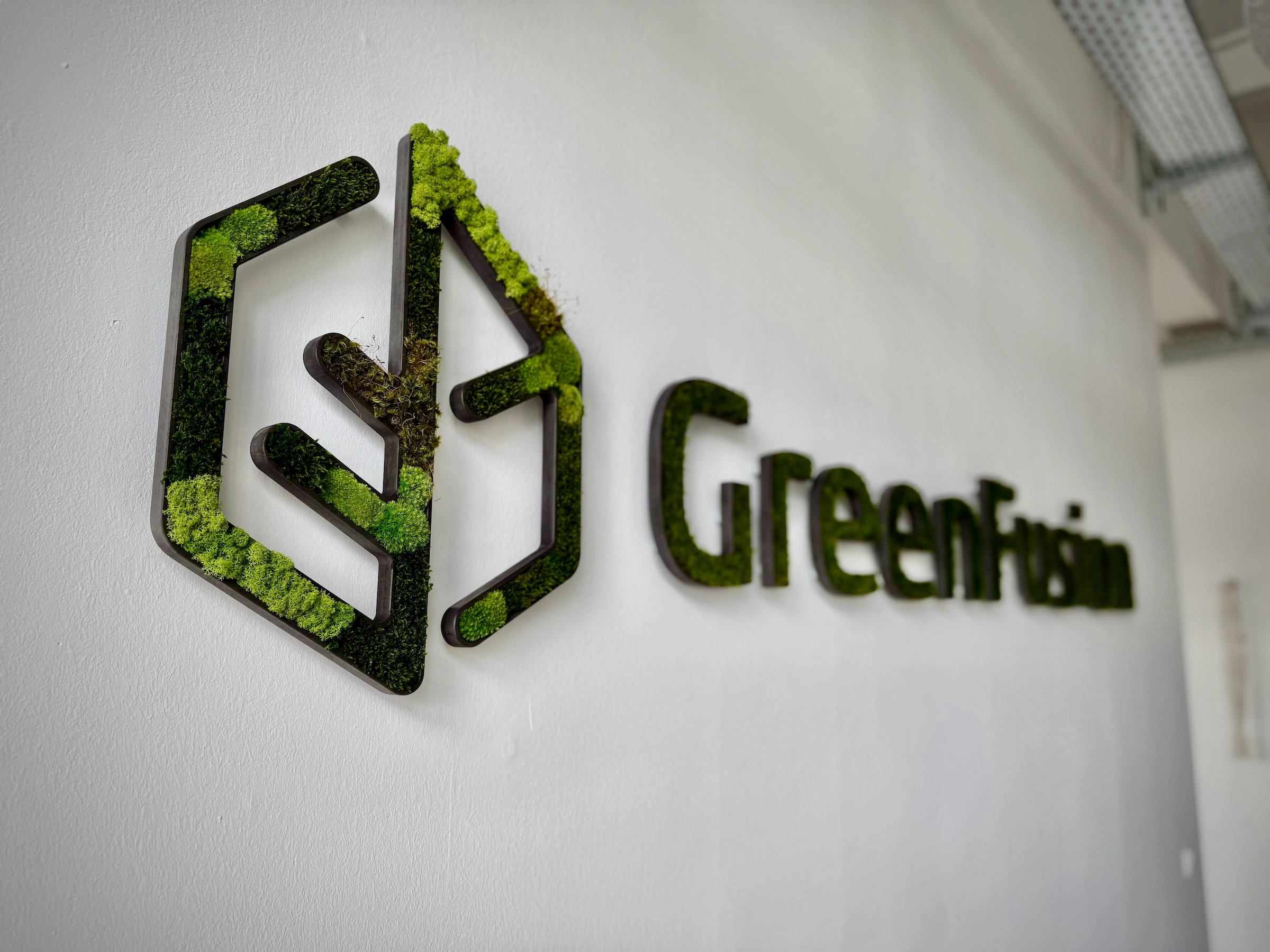 Cnc-milled logo from Green Fusion with Moos-Mix