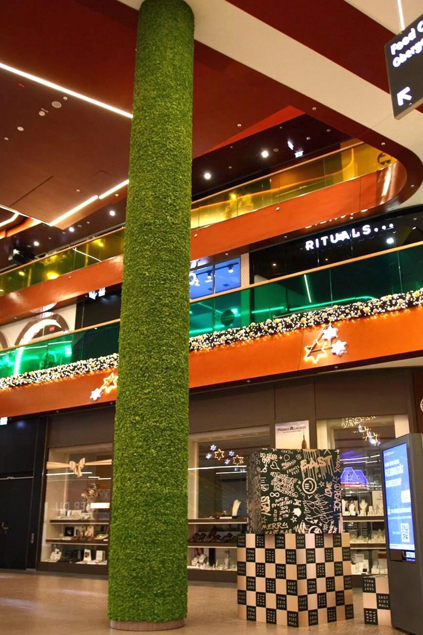 A striking 10-meter-high column covered with natural Islandmoss, installed in the East Side Mall in Berlin