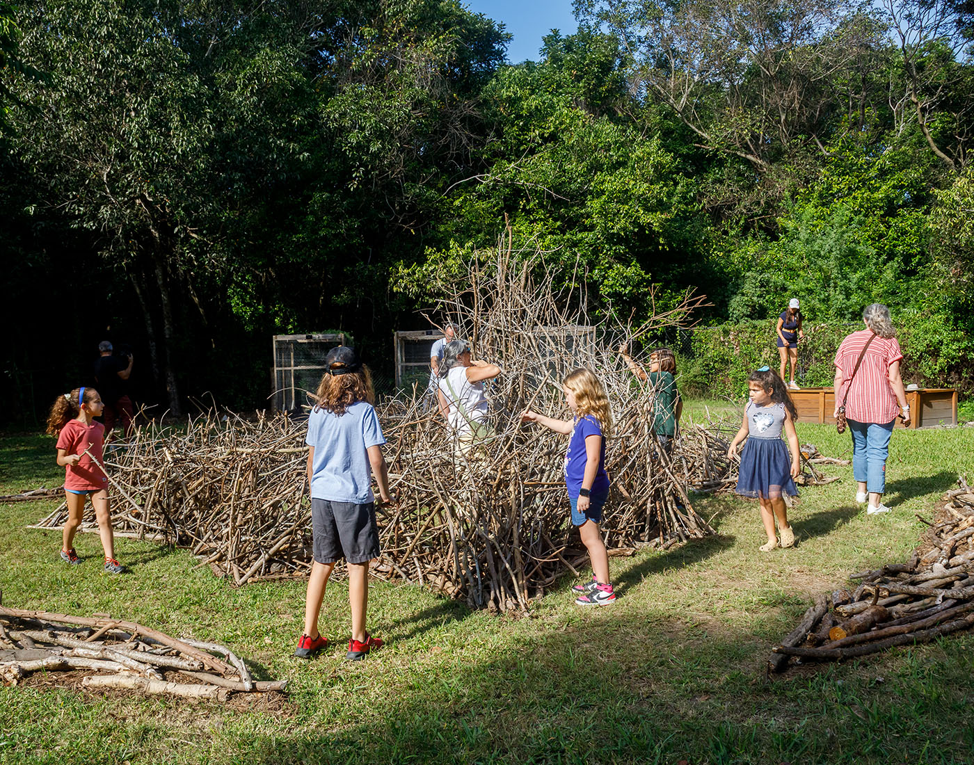 A site-specific, participatory installation on Deering Estate for Deering Contemporary 2026, Here We Gather: What we need, we already have, curated by Dainy Tapia. It reflected on migration as an innate behavior of the human species, and offered space for people to process lived experiences. During guided sessions, the public was invited to contribute to the work by adding natural materials to the installation. This experience was designed to foster community and tactile engagement with the earth. 