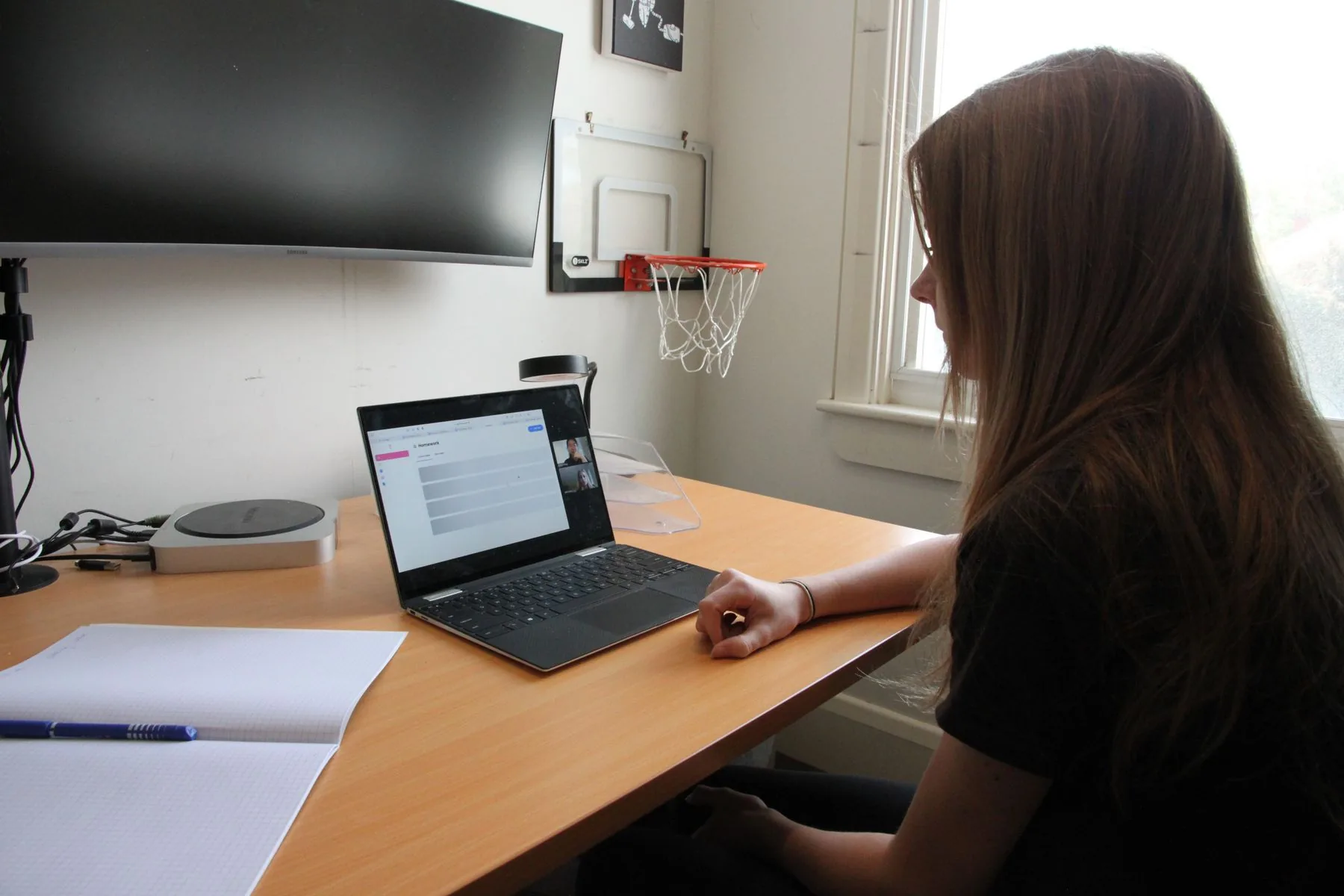 Senior student at her desk during an online lesson