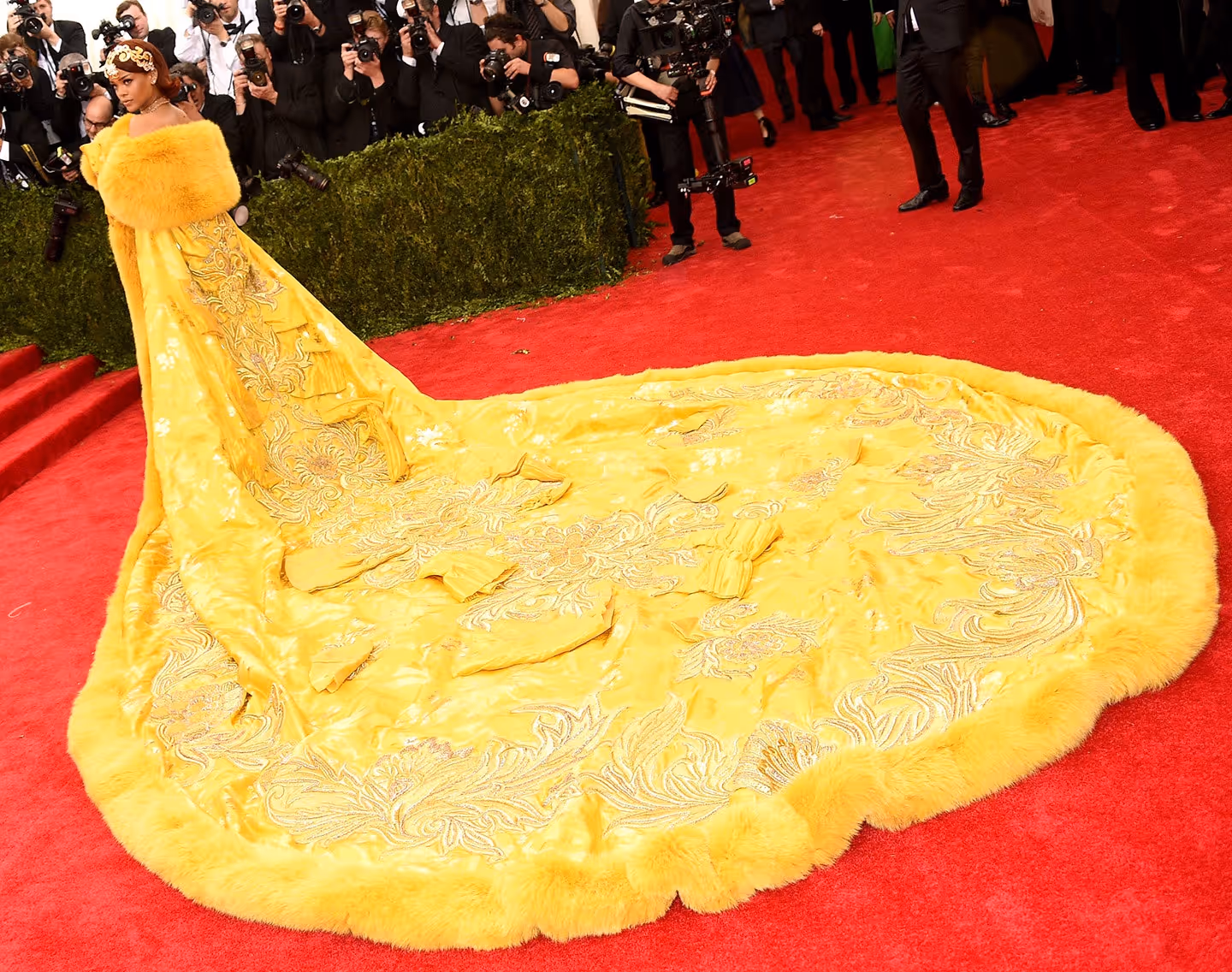 The Story Behind Rihanna's Red Carpet-Winning Met Gala Dress | Vanity Fair