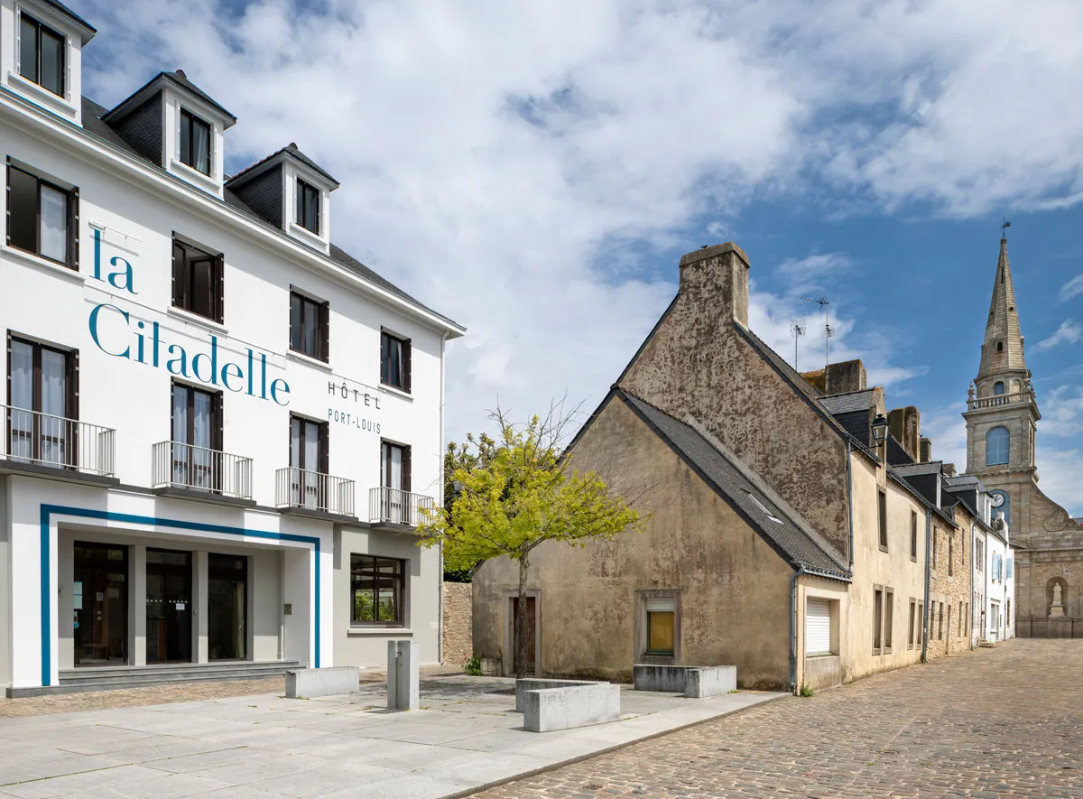 photo of hotel facade