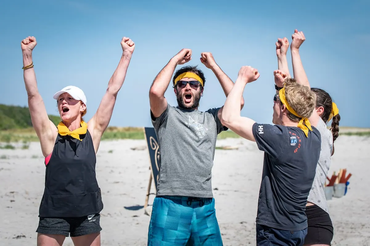 personnes qui célébrent une victoire à la page