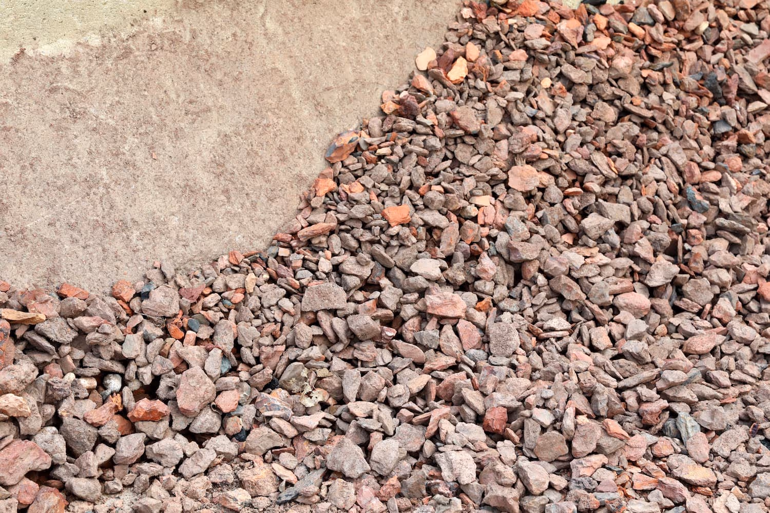 Crimson Mulch Chips on the ground