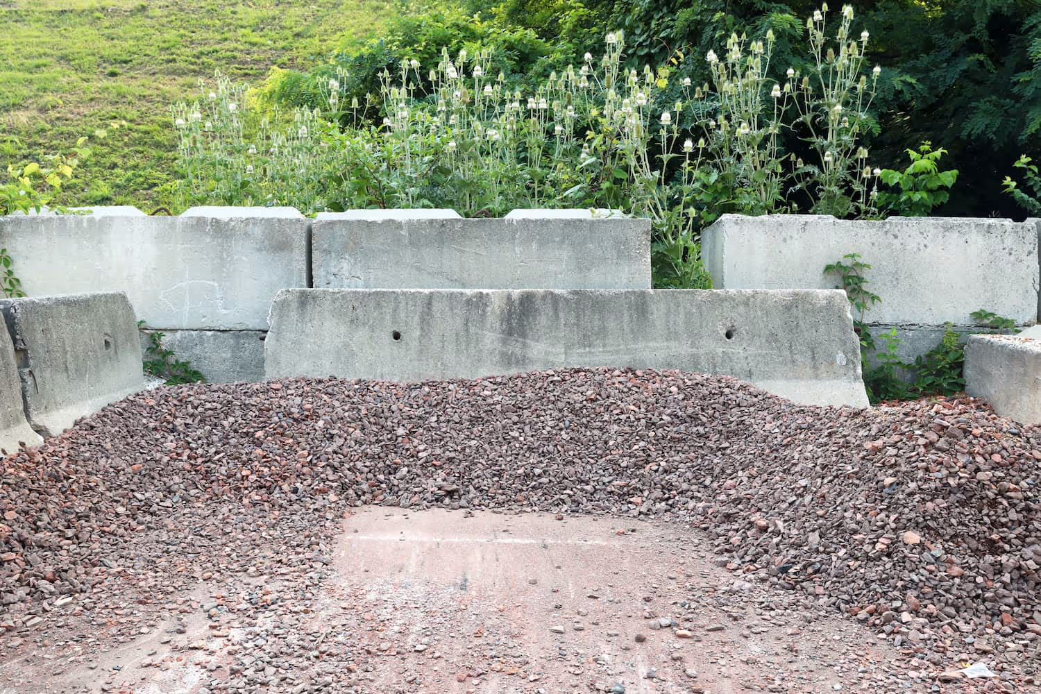 Crimson Mulch Chips behind stone blocks