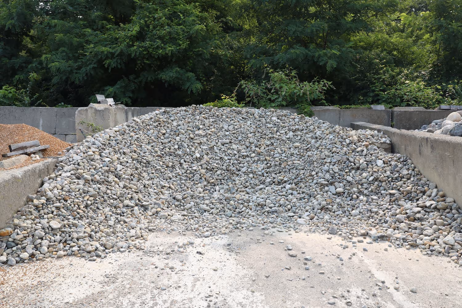 Ohio River Wash behind stone blocks