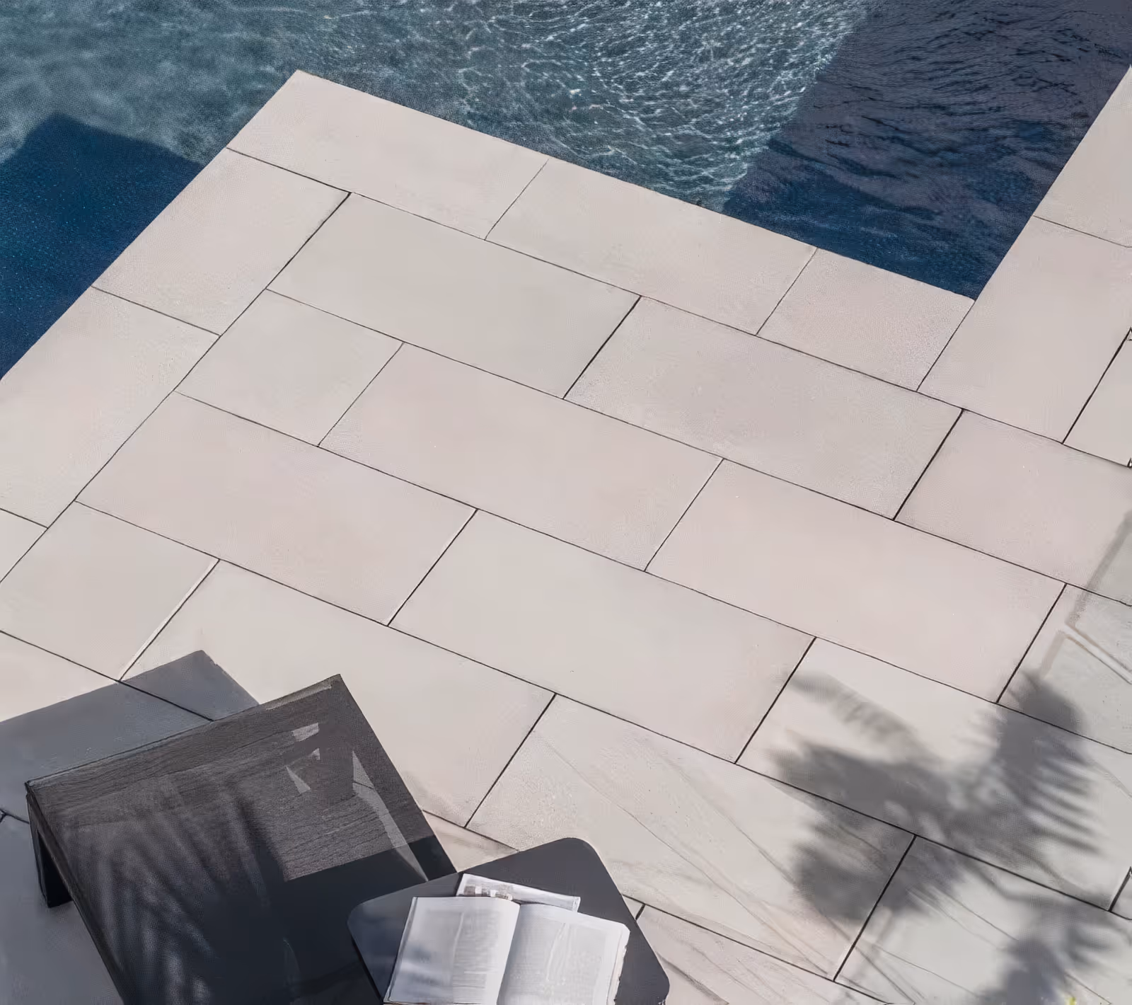 Techo Bloc's Blu 60 mm Grande Slab at the pool
