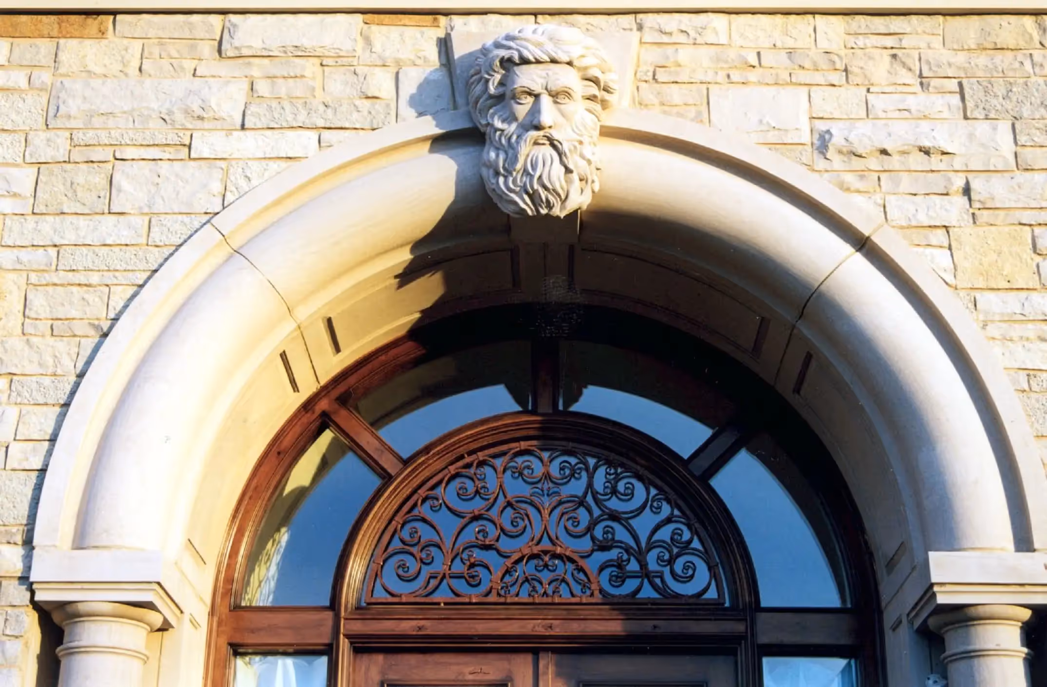 Limestone Cladding Exterior Guide for Homeowners: Pros, Types & Installation 