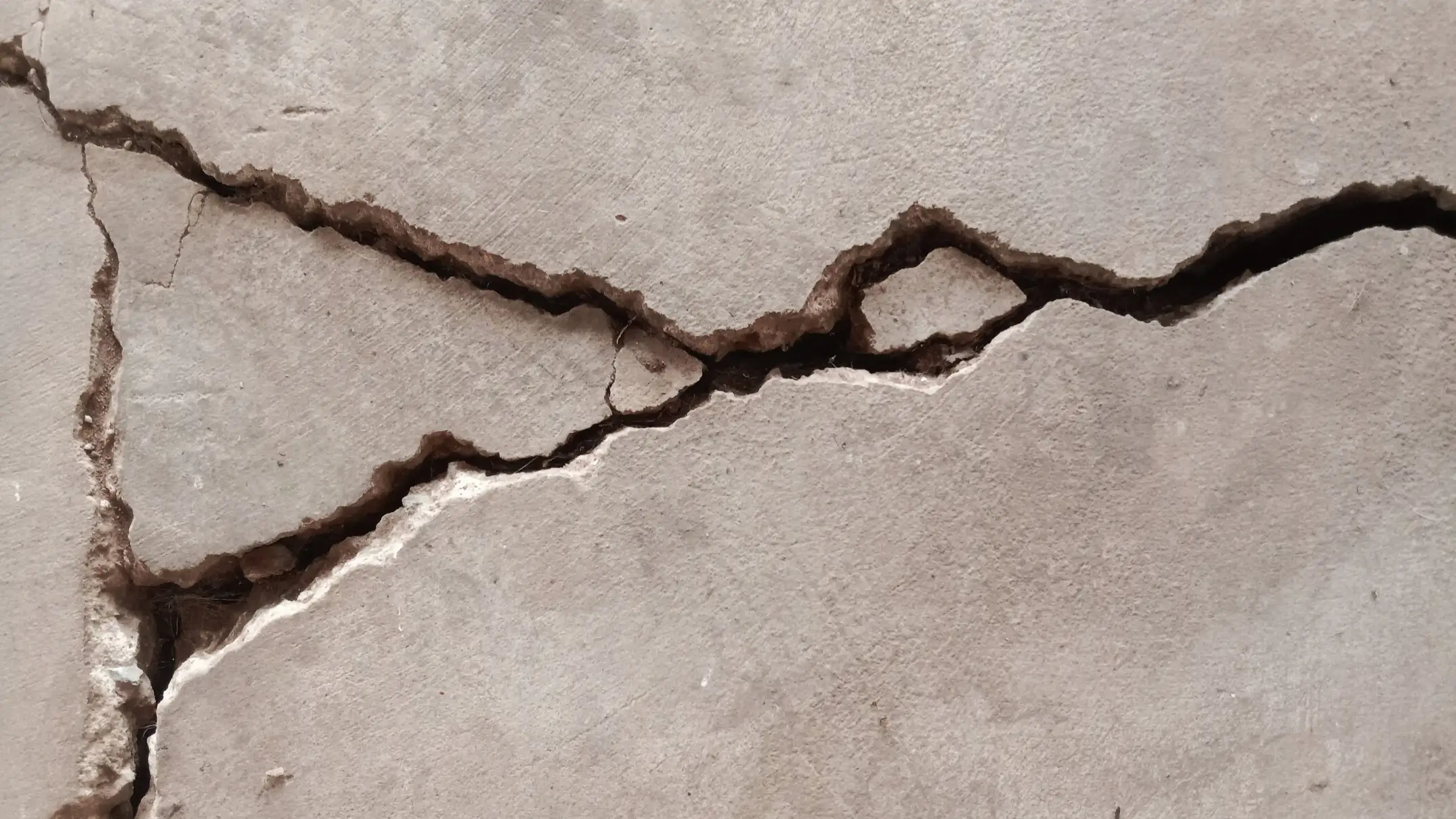 Natural Stone Crack Repair: Easy Fixes for Chips and Deep Cracks