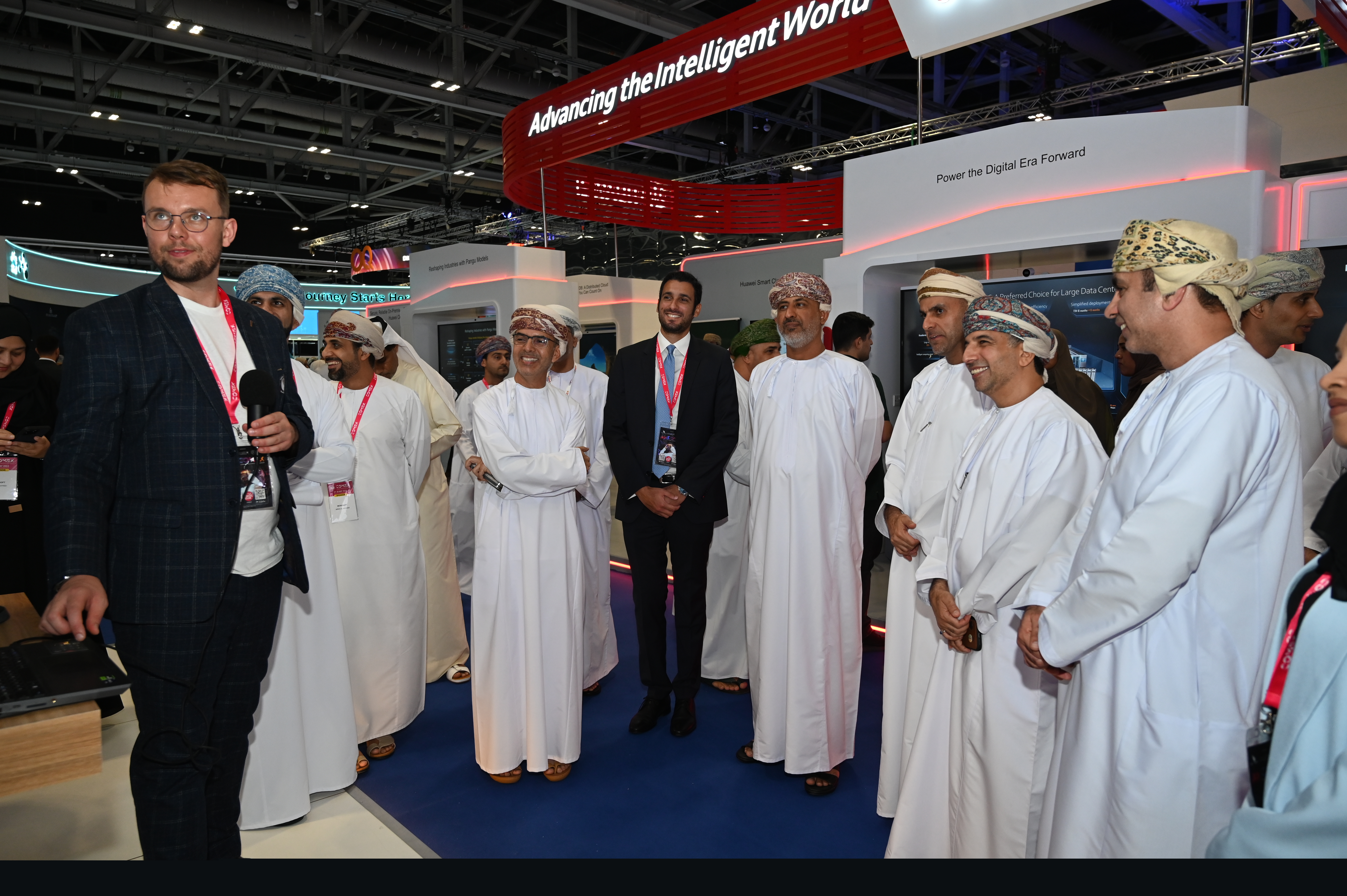Microsoft COMEX delegation experiencing Yepic’s live multilingual avatar