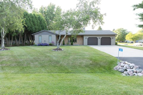 3945 Elaines Way, Hartford, WI 53086
