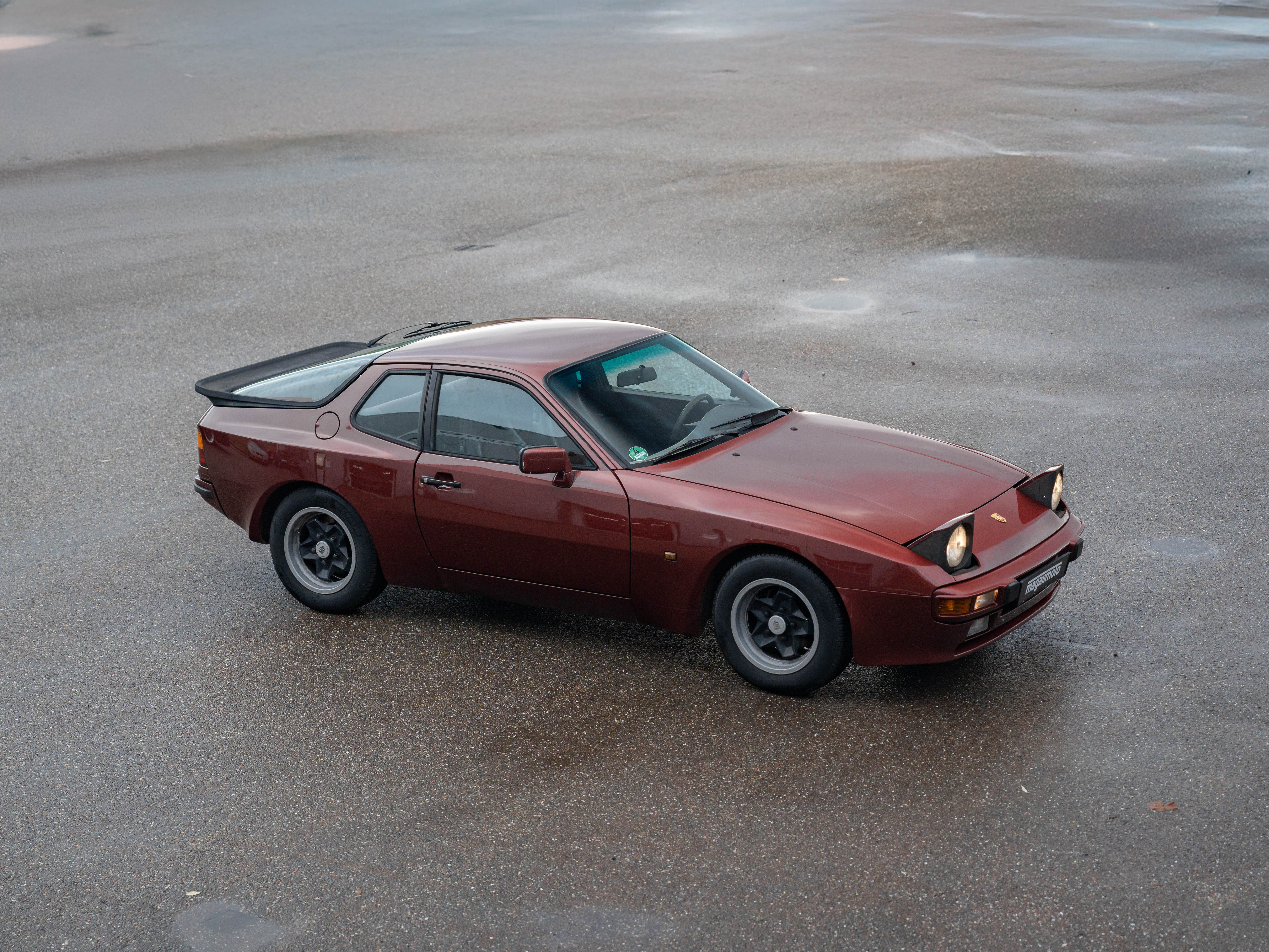 Porsche 944