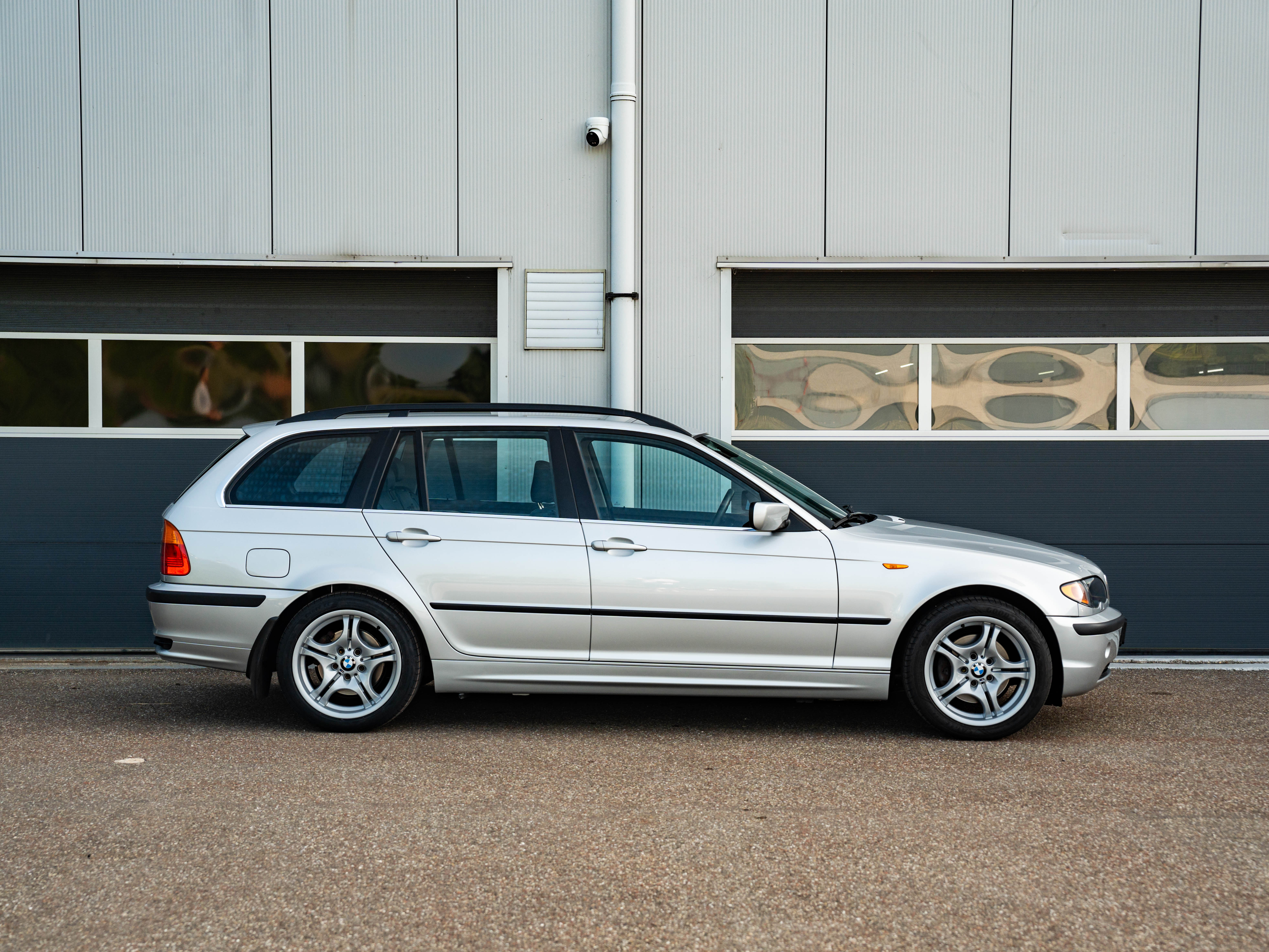 BMW E46 325i Titan Silber - 2002