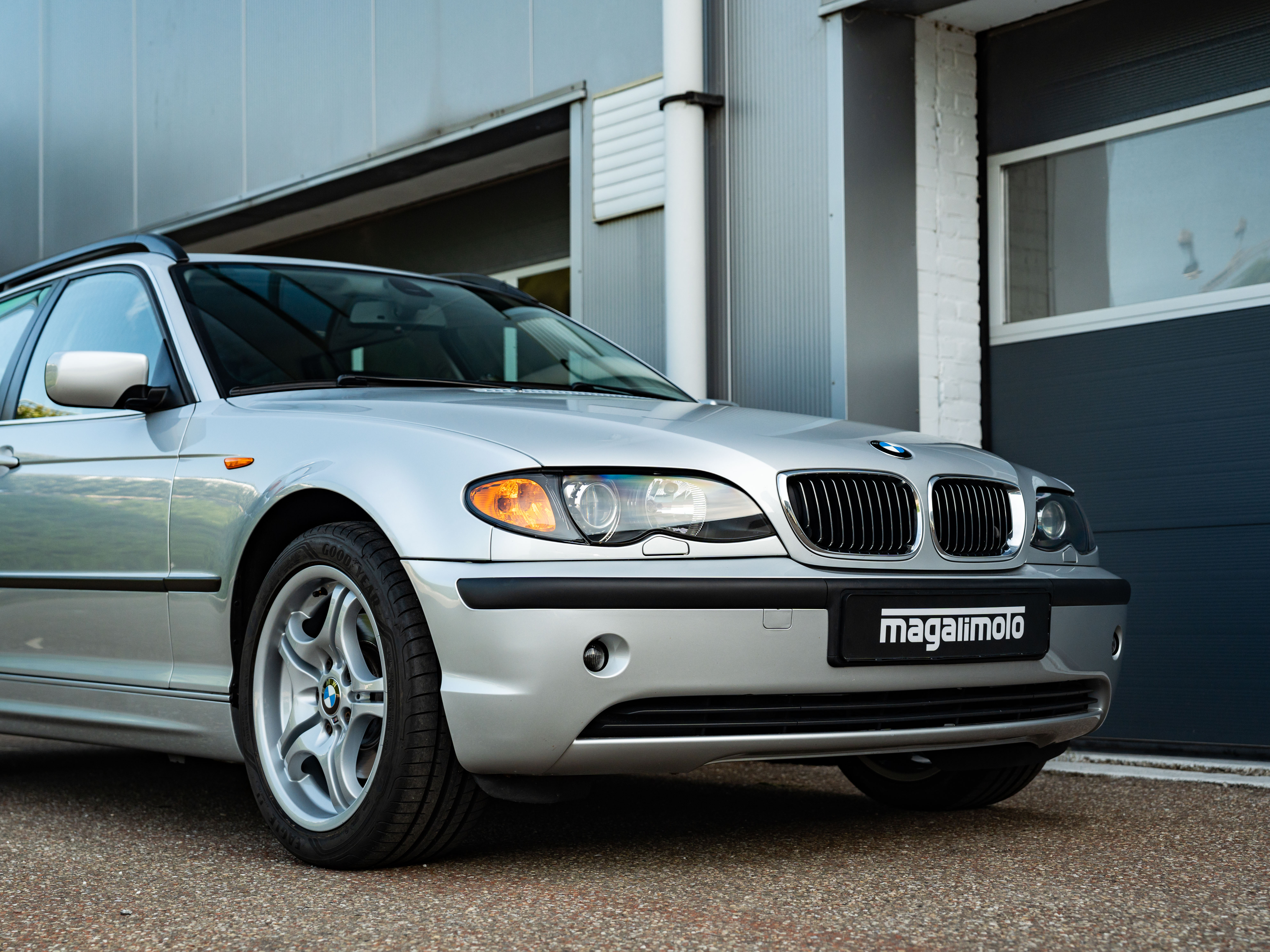 BMW E46 325i Titan Silber - 2002