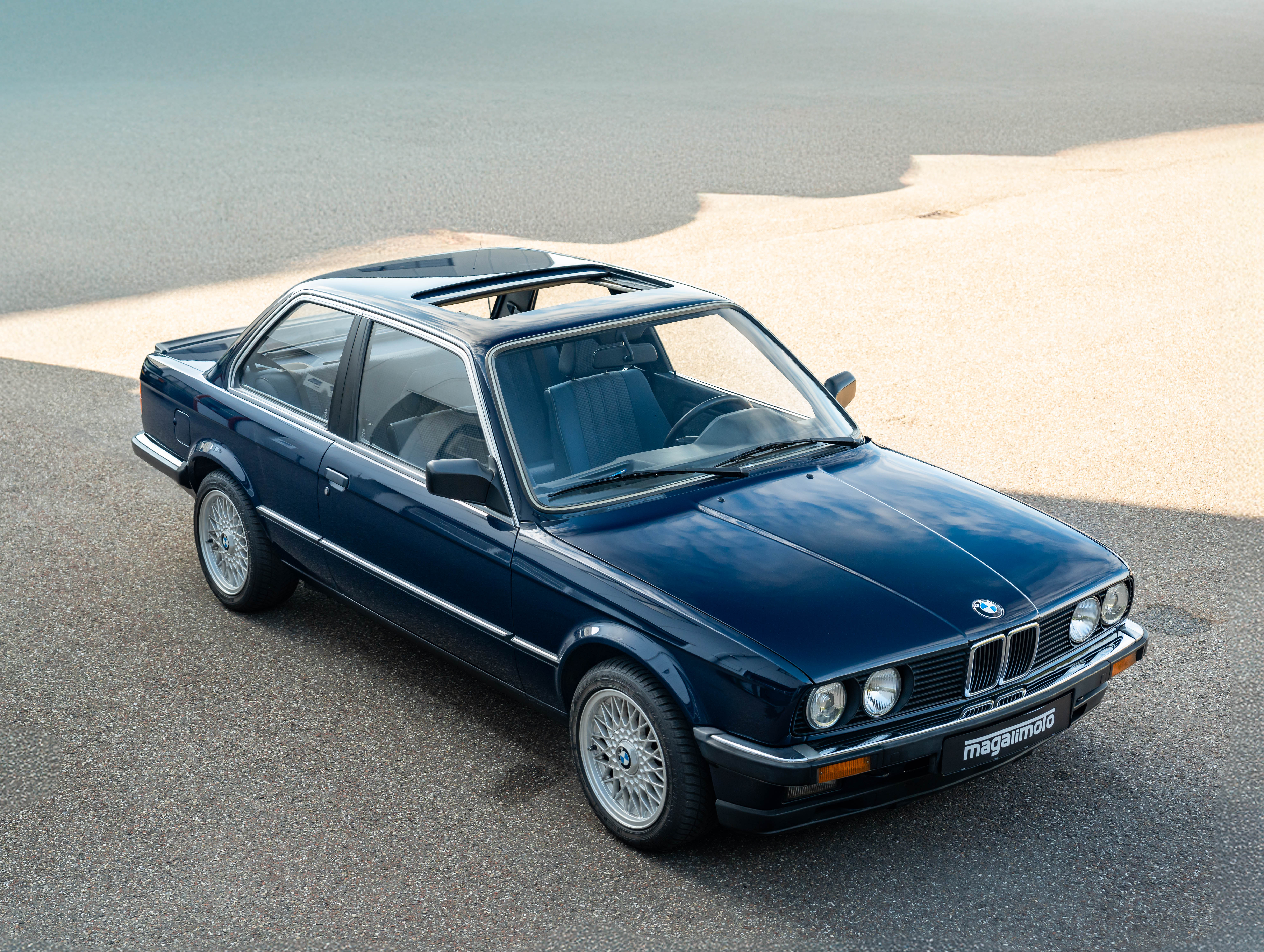 BMW E30 323i