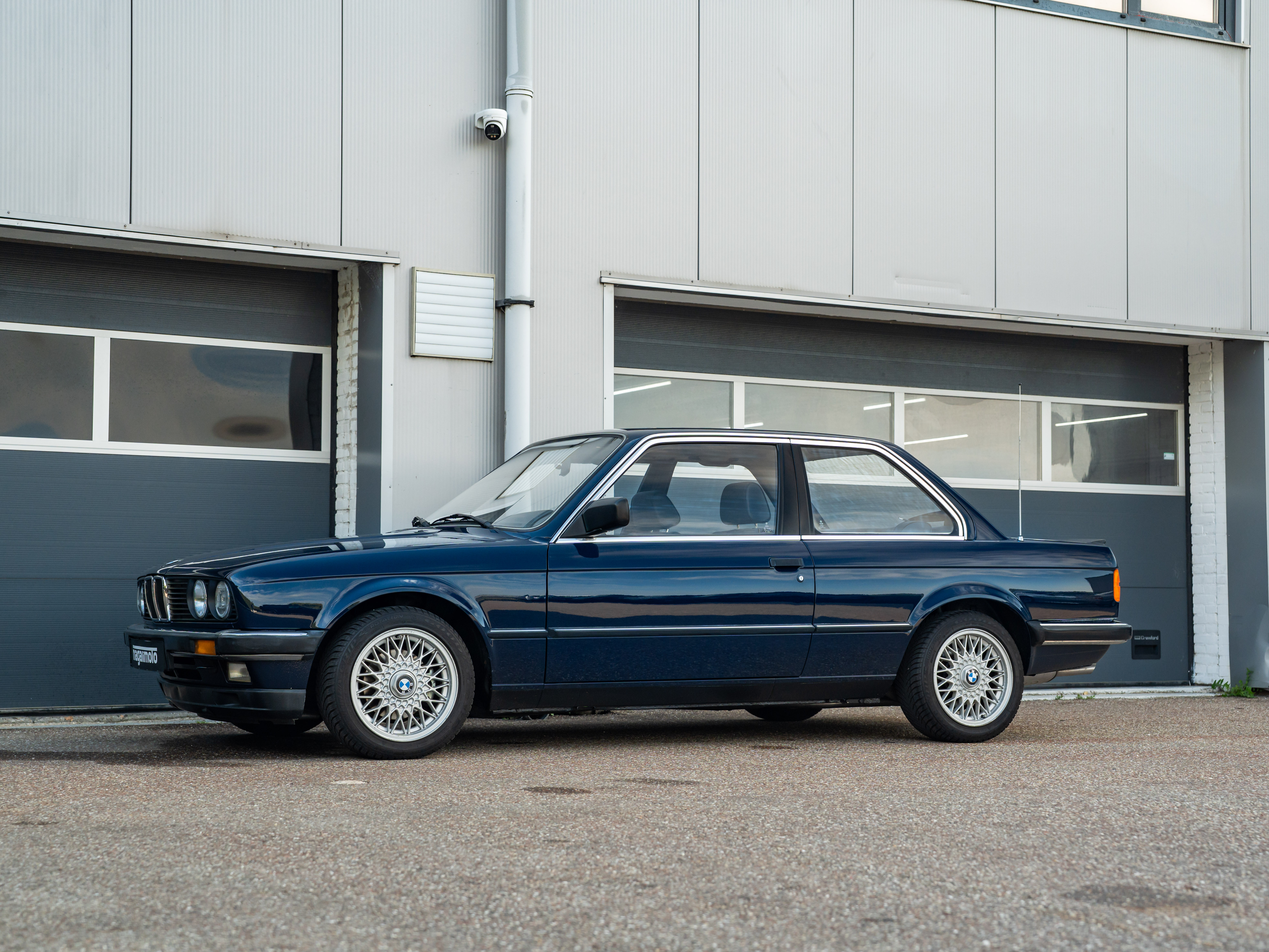 BMW E30 323i