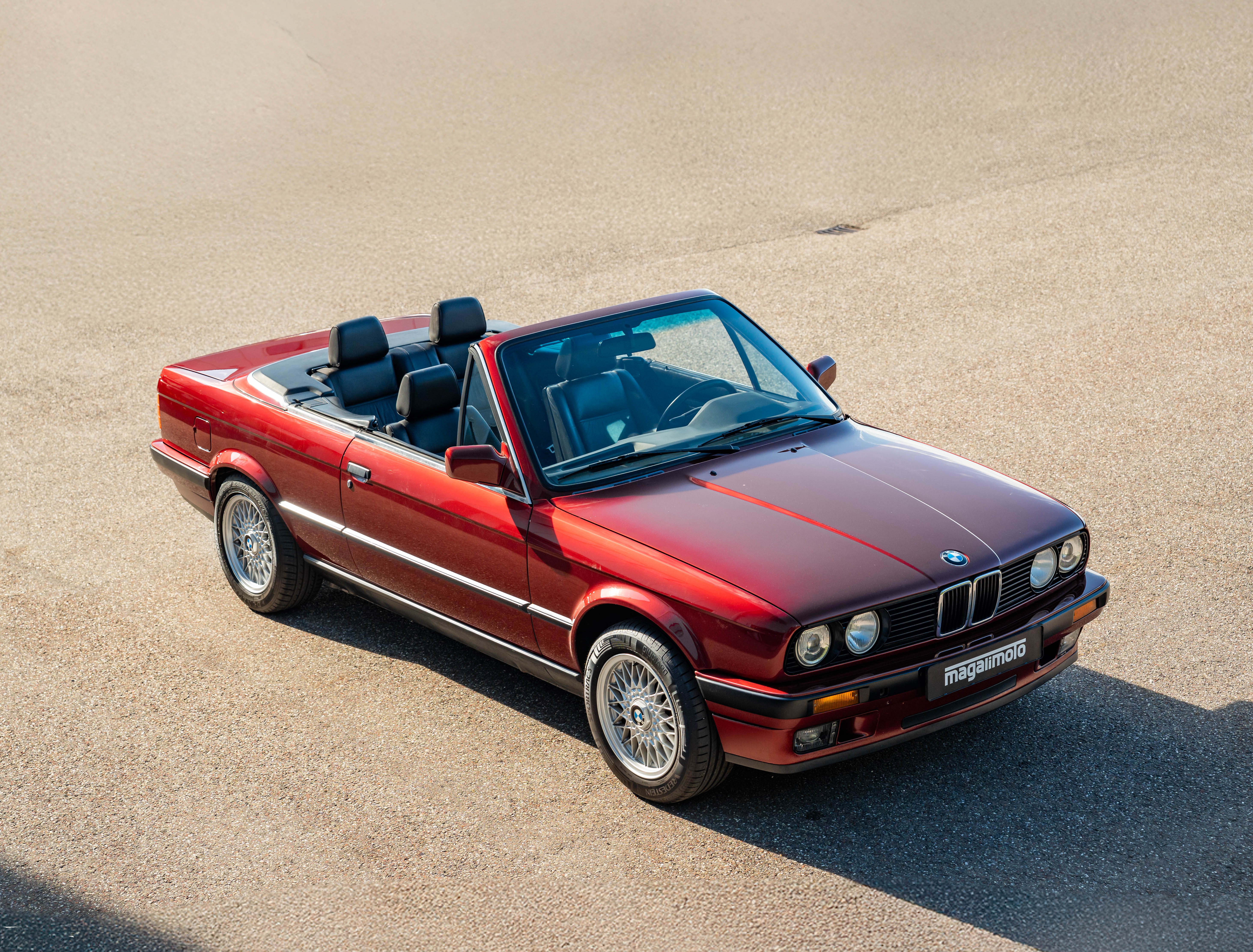BMW E30 320i