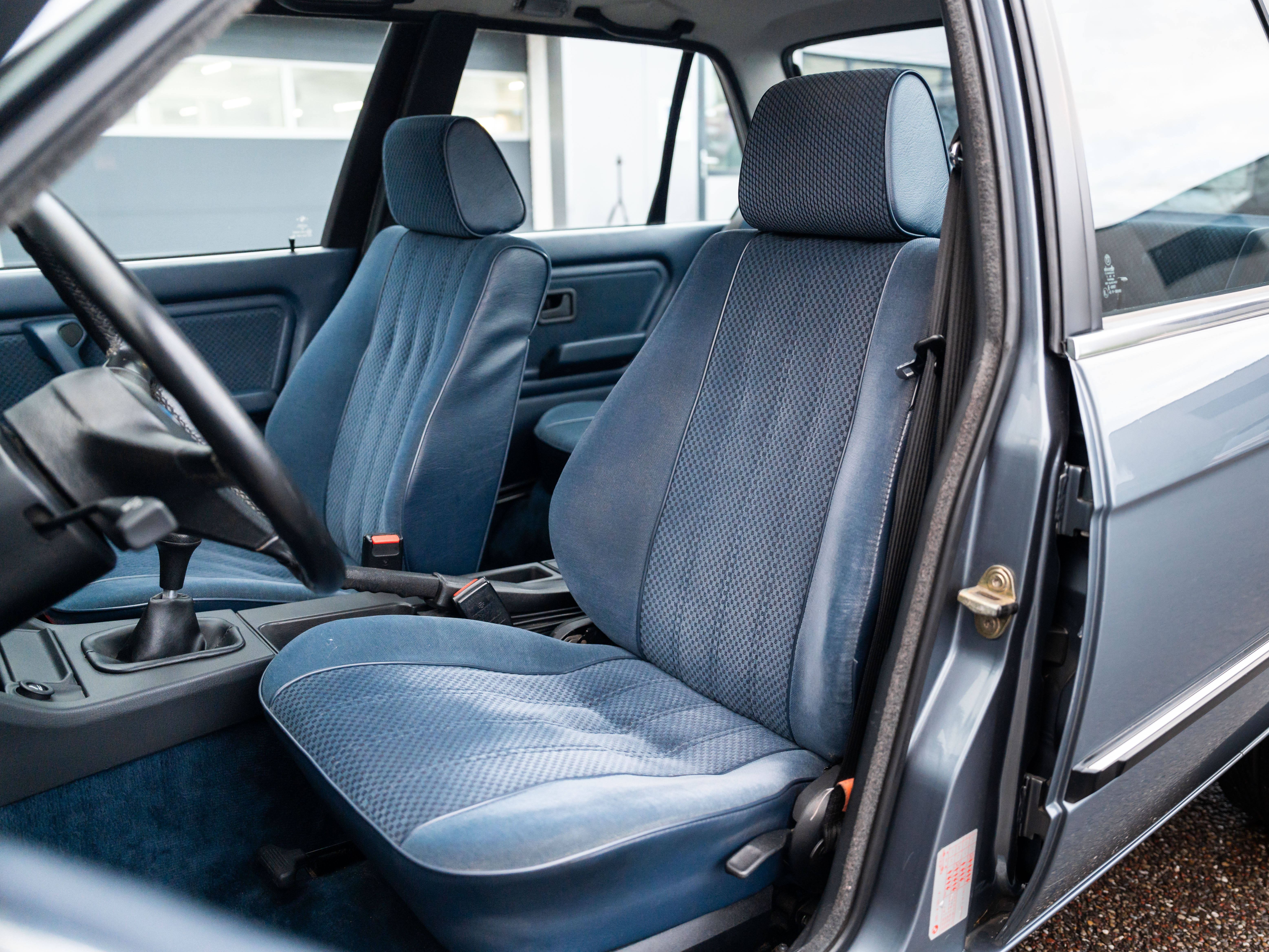 BMW E30 320i Sedan - 1984