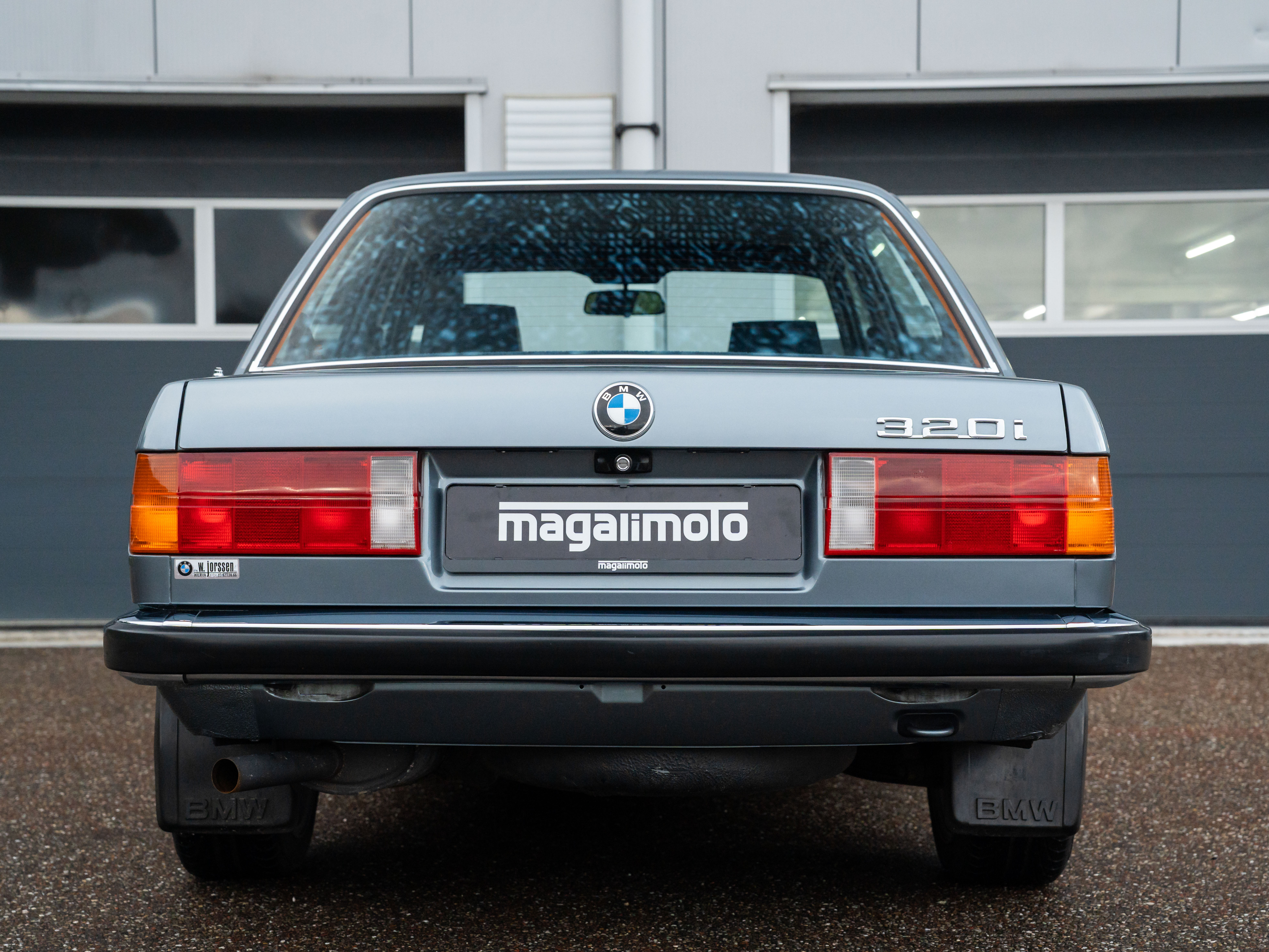 BMW E30 320i Sedan - 1984