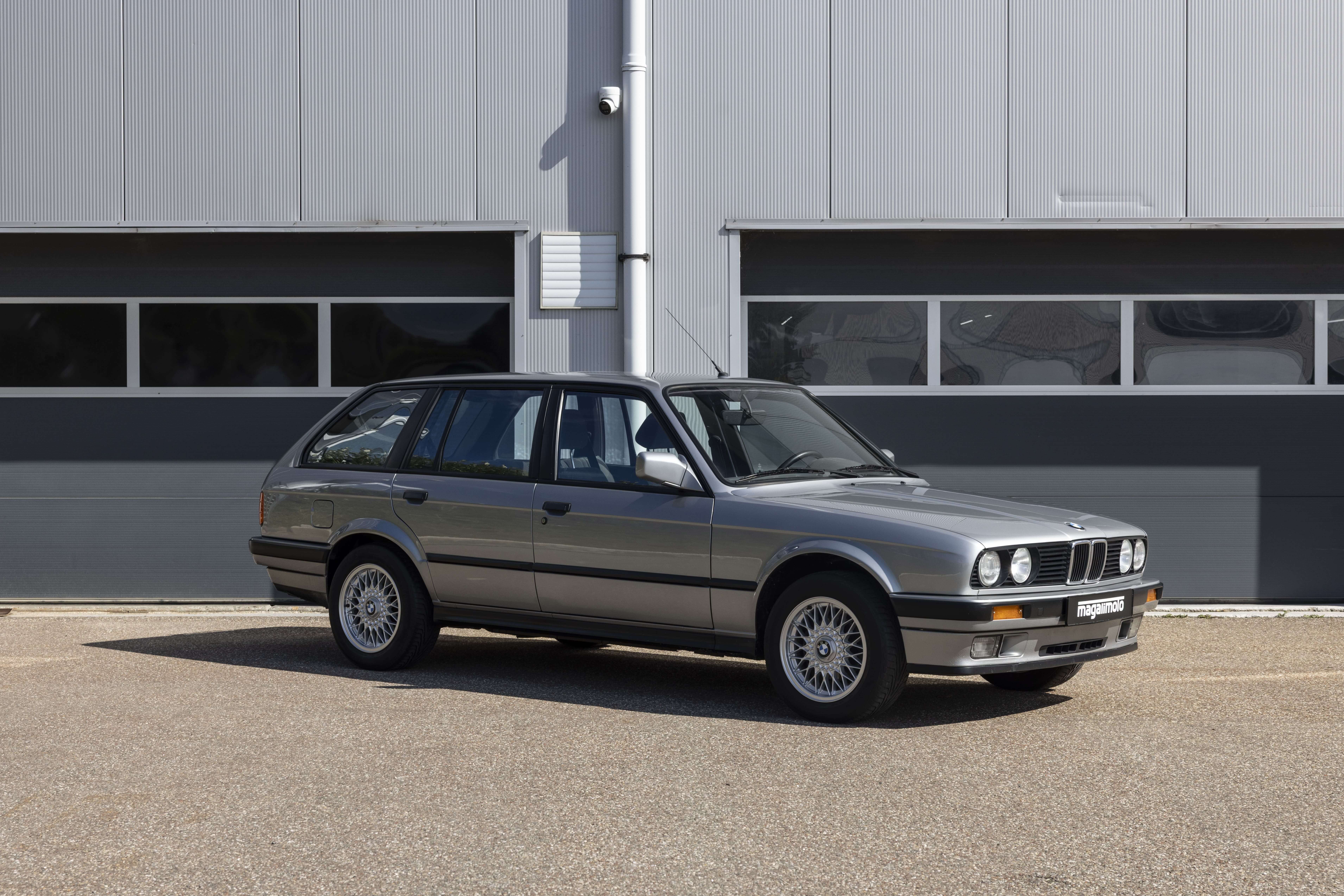 BMW E30 325i Touring Lachssilber