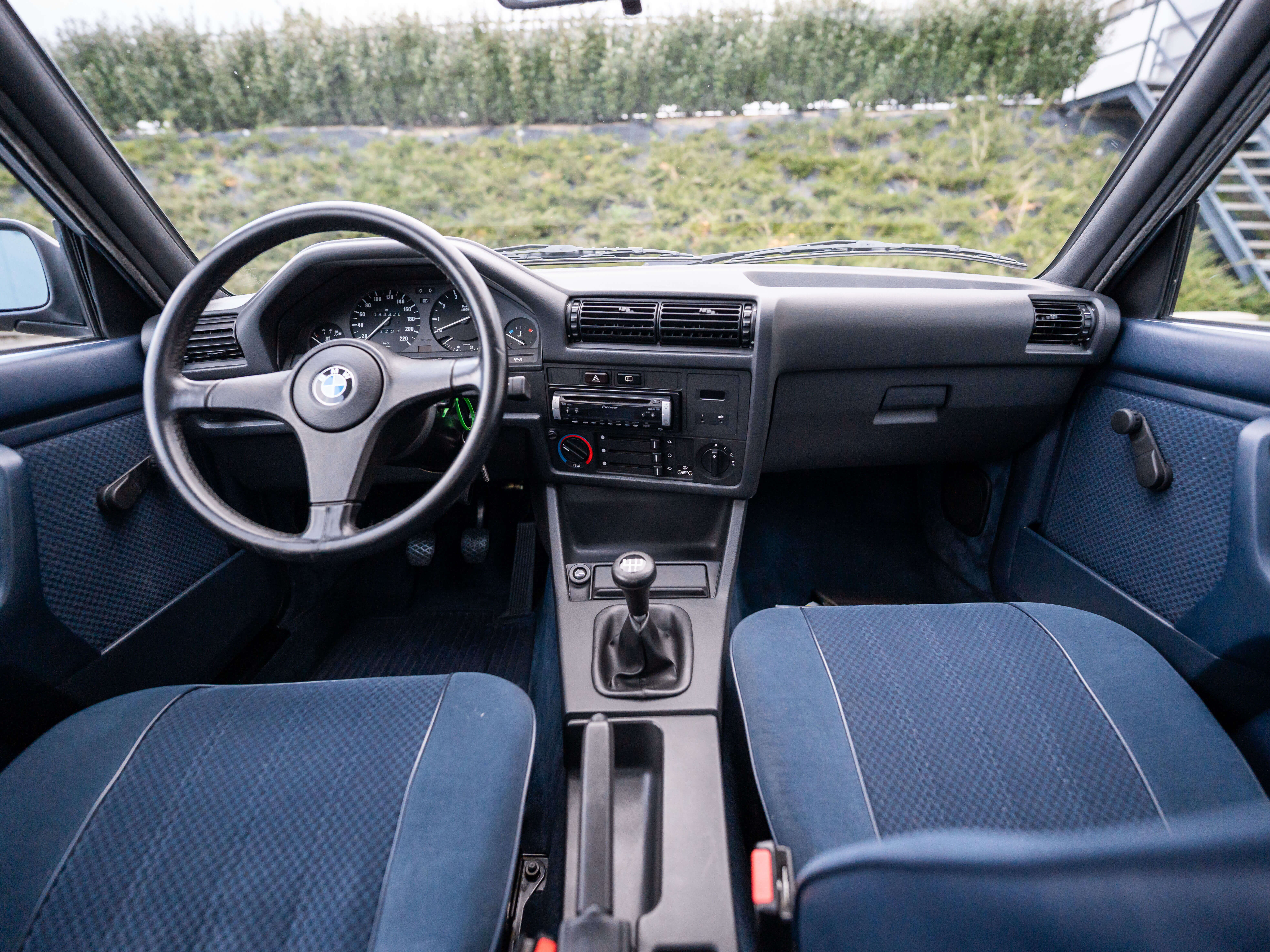 BMW E30 320i Sedan - 1984