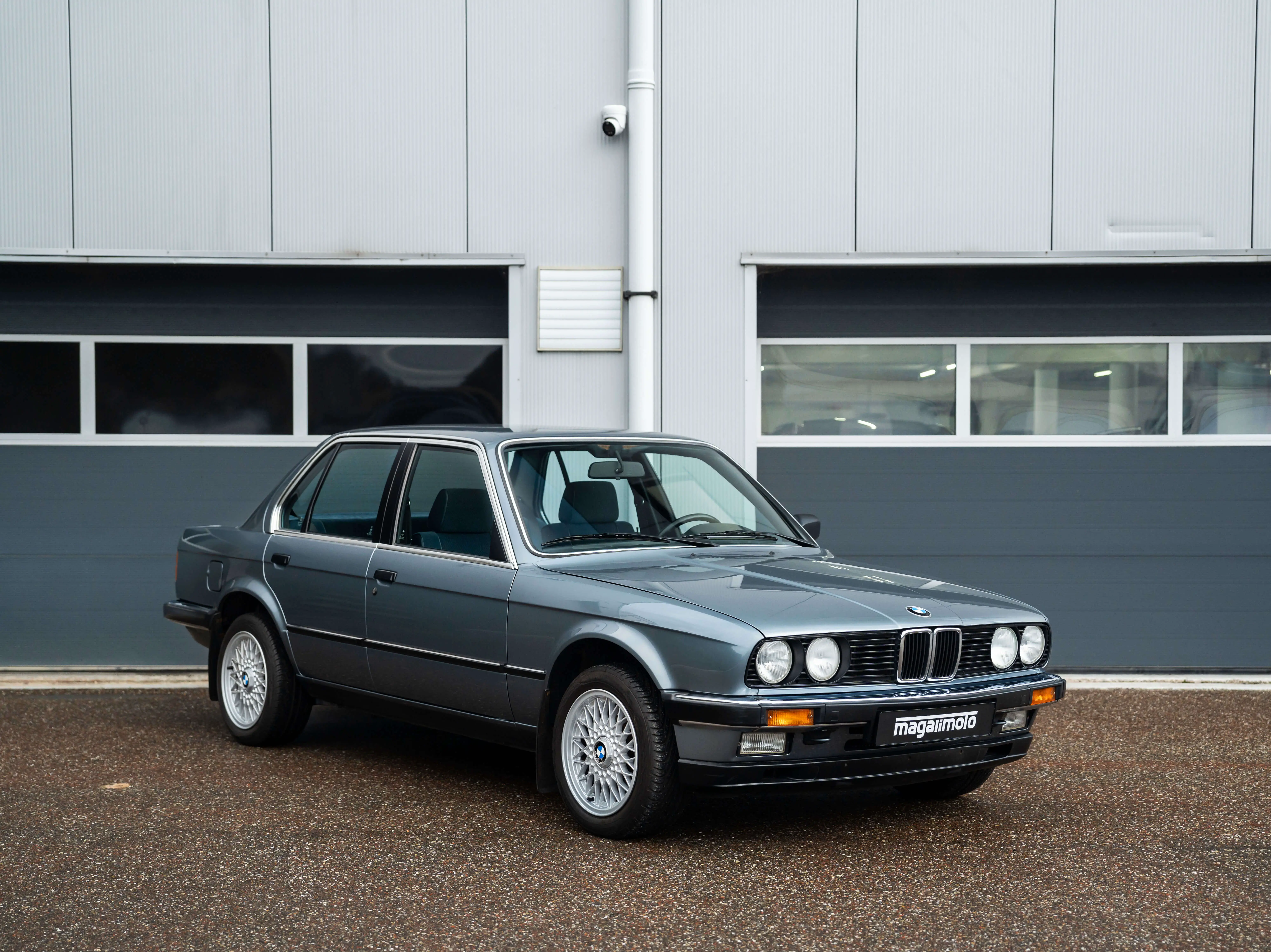 BMW E30 320i Sedan - 1984