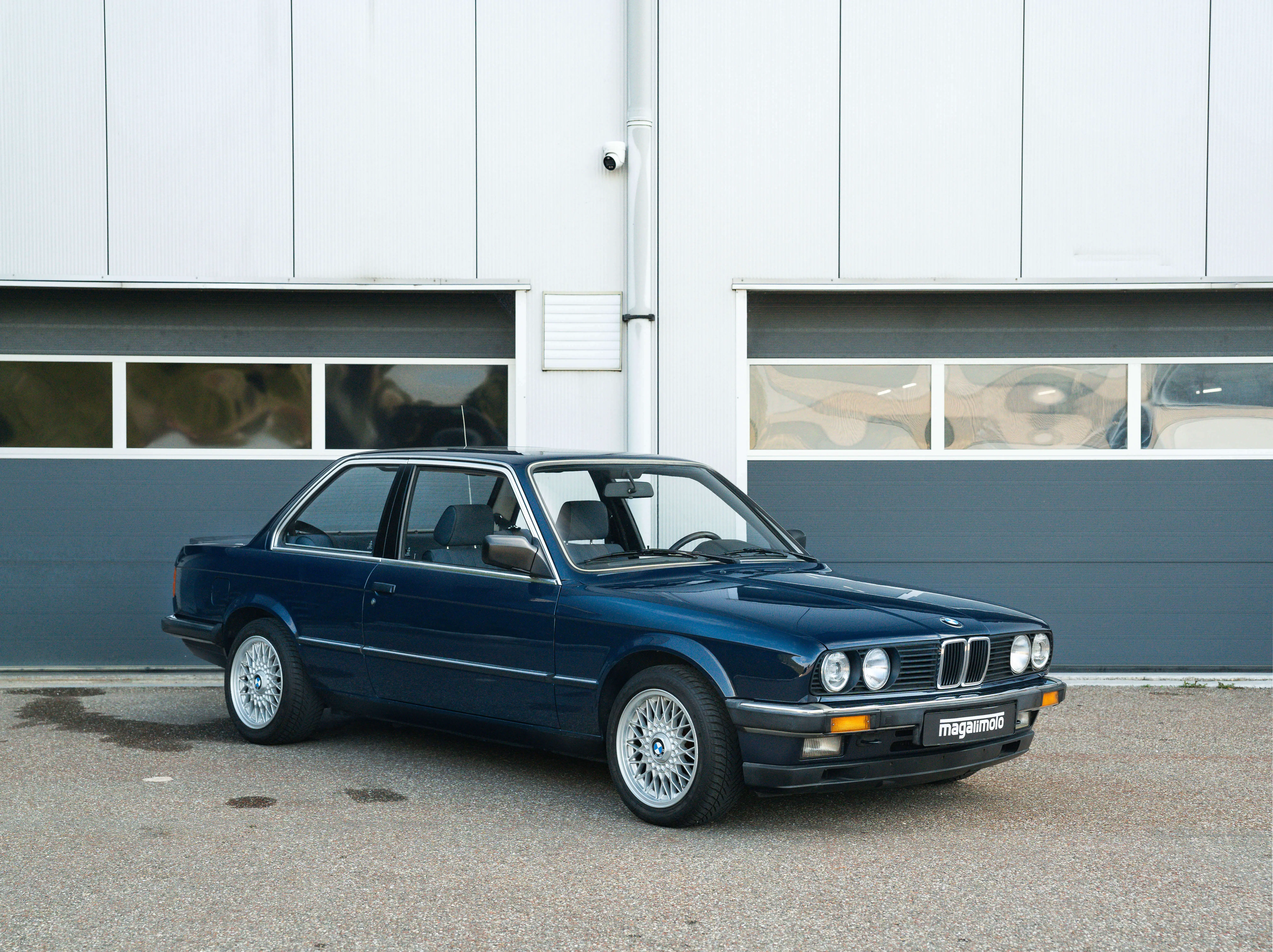 BMW E30 323i