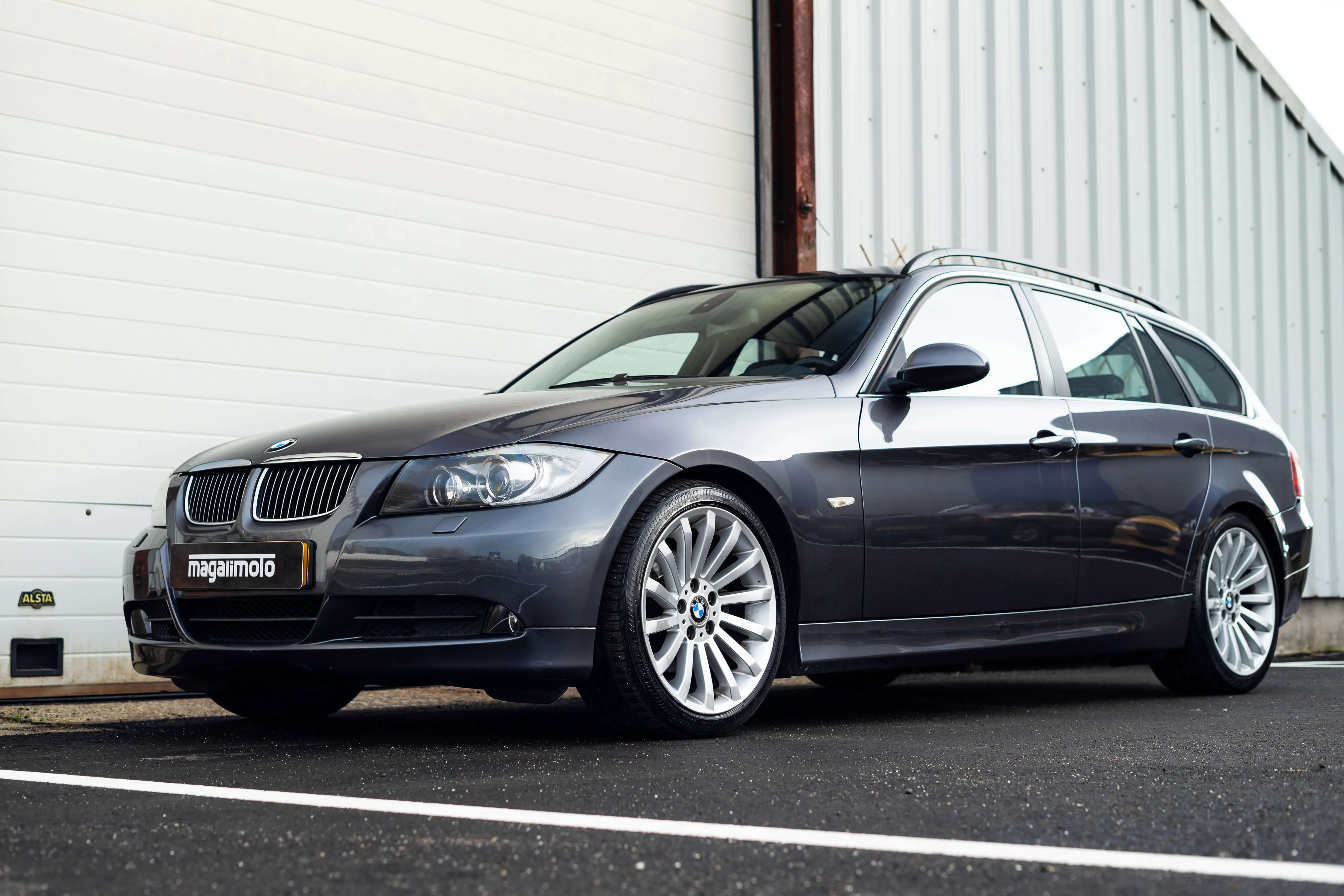 BMW E91 325i