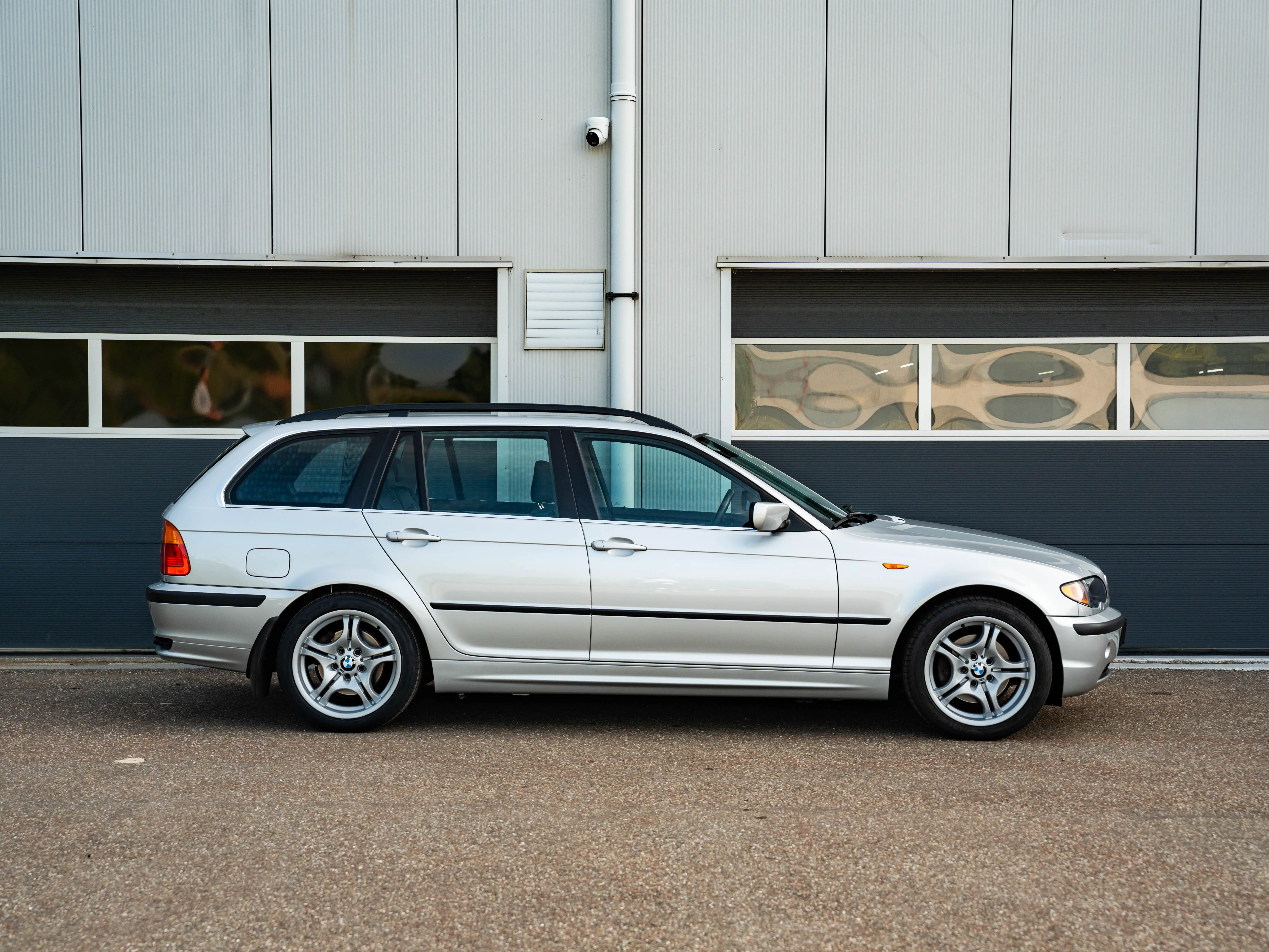 BMW E46 325i Titan Silber - 2002