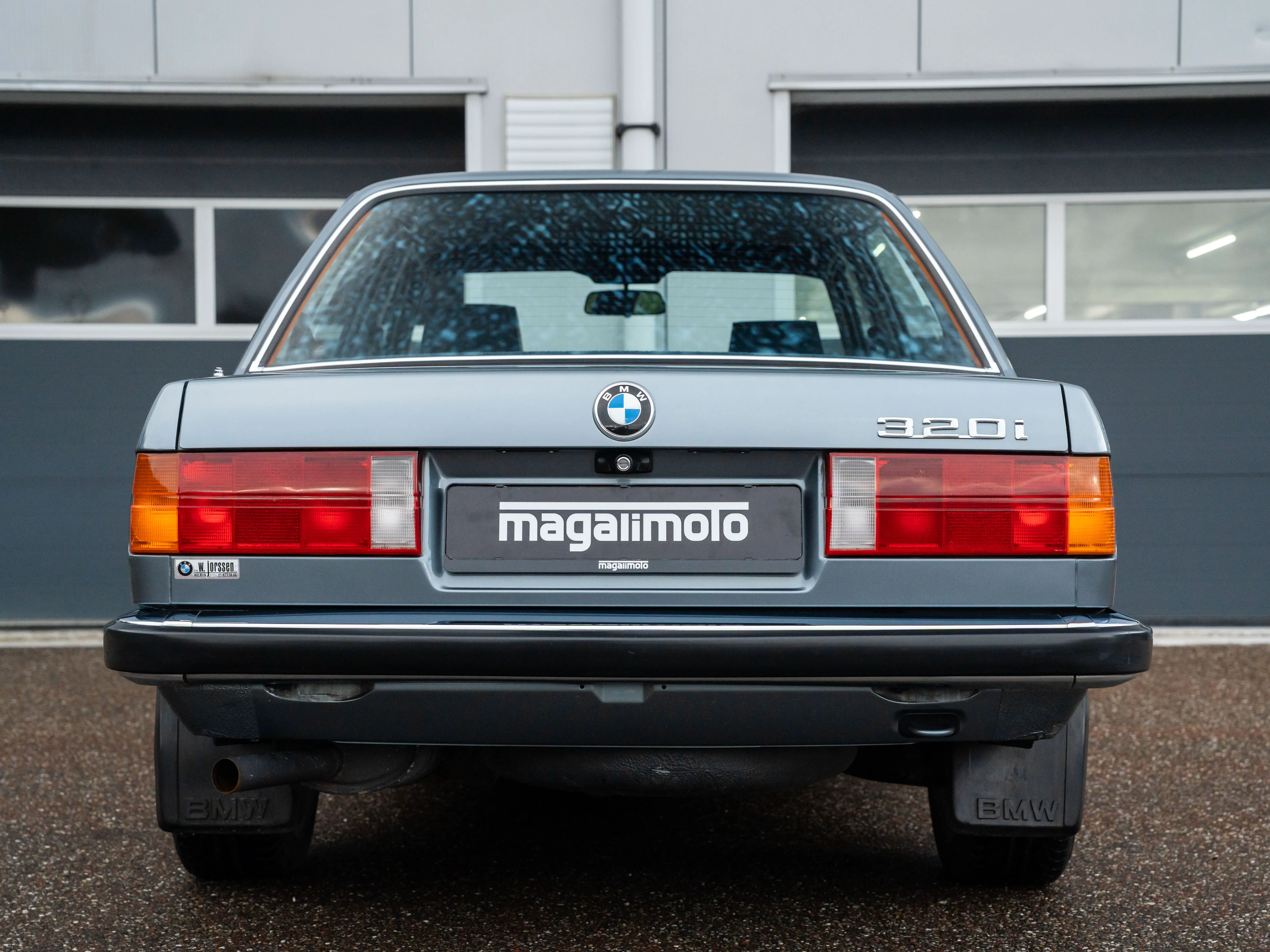 BMW E30 320i Sedan - 1984