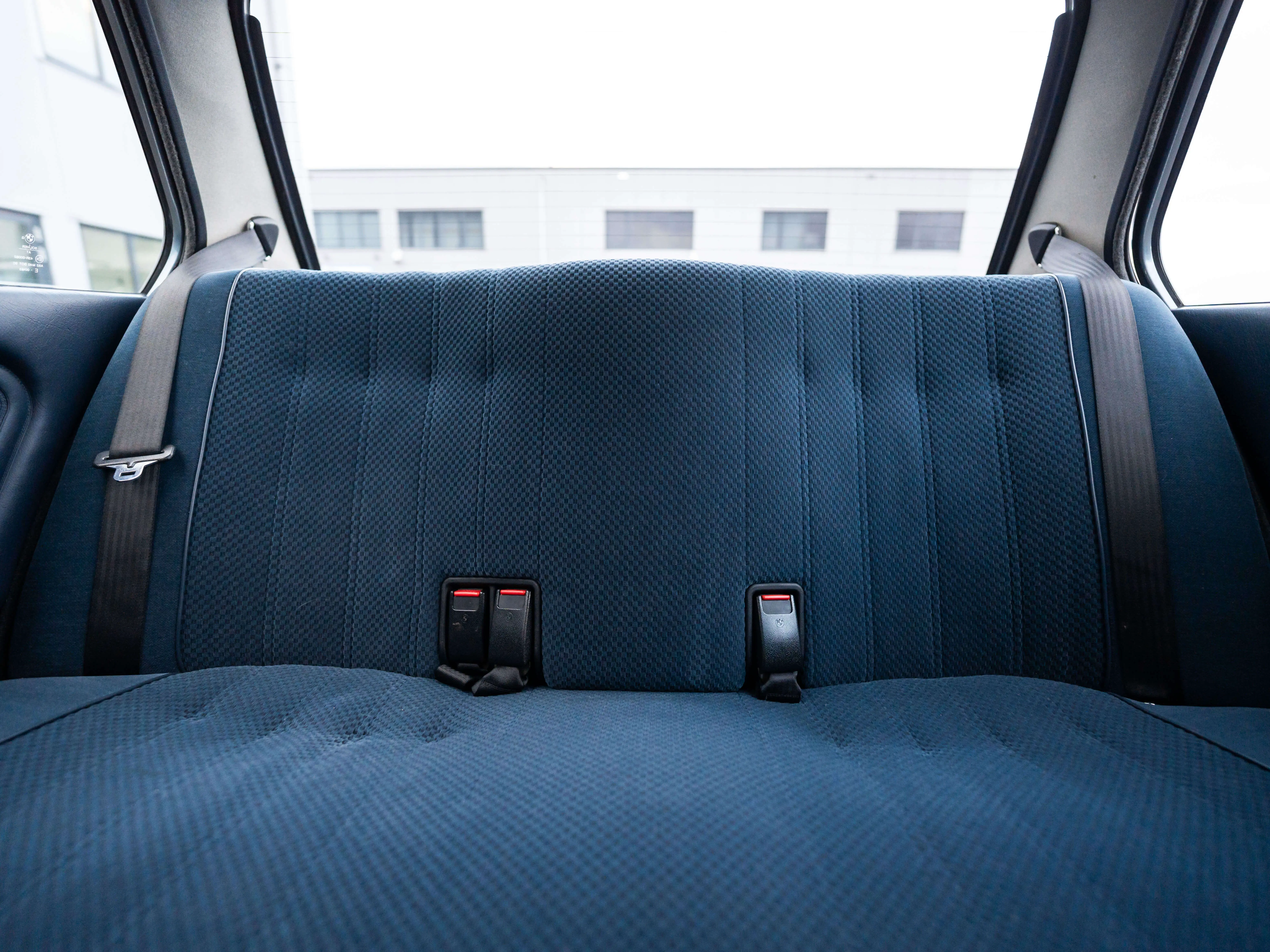 BMW E30 320i Sedan - 1984