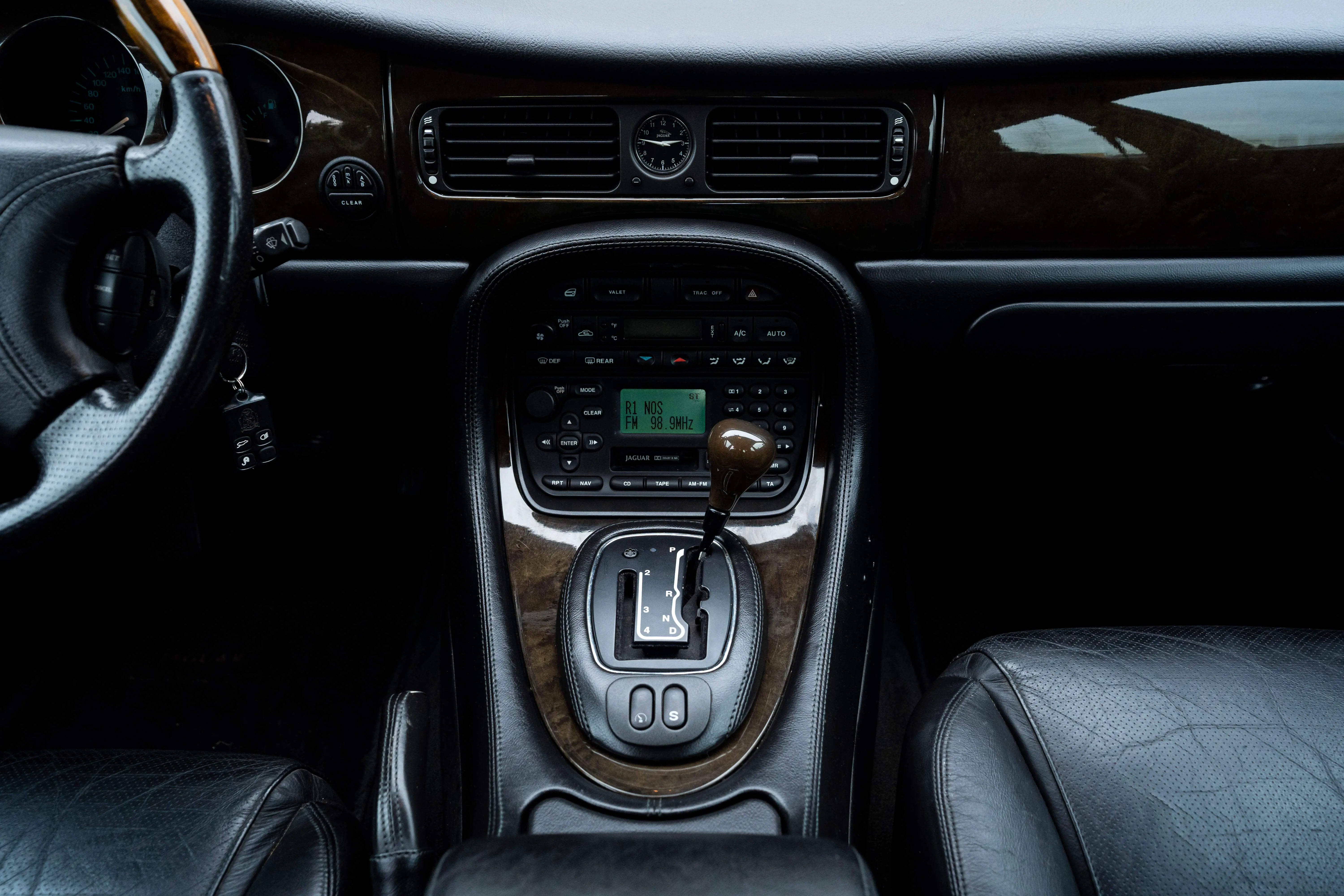 Jaguar X308 - 3.2L V8