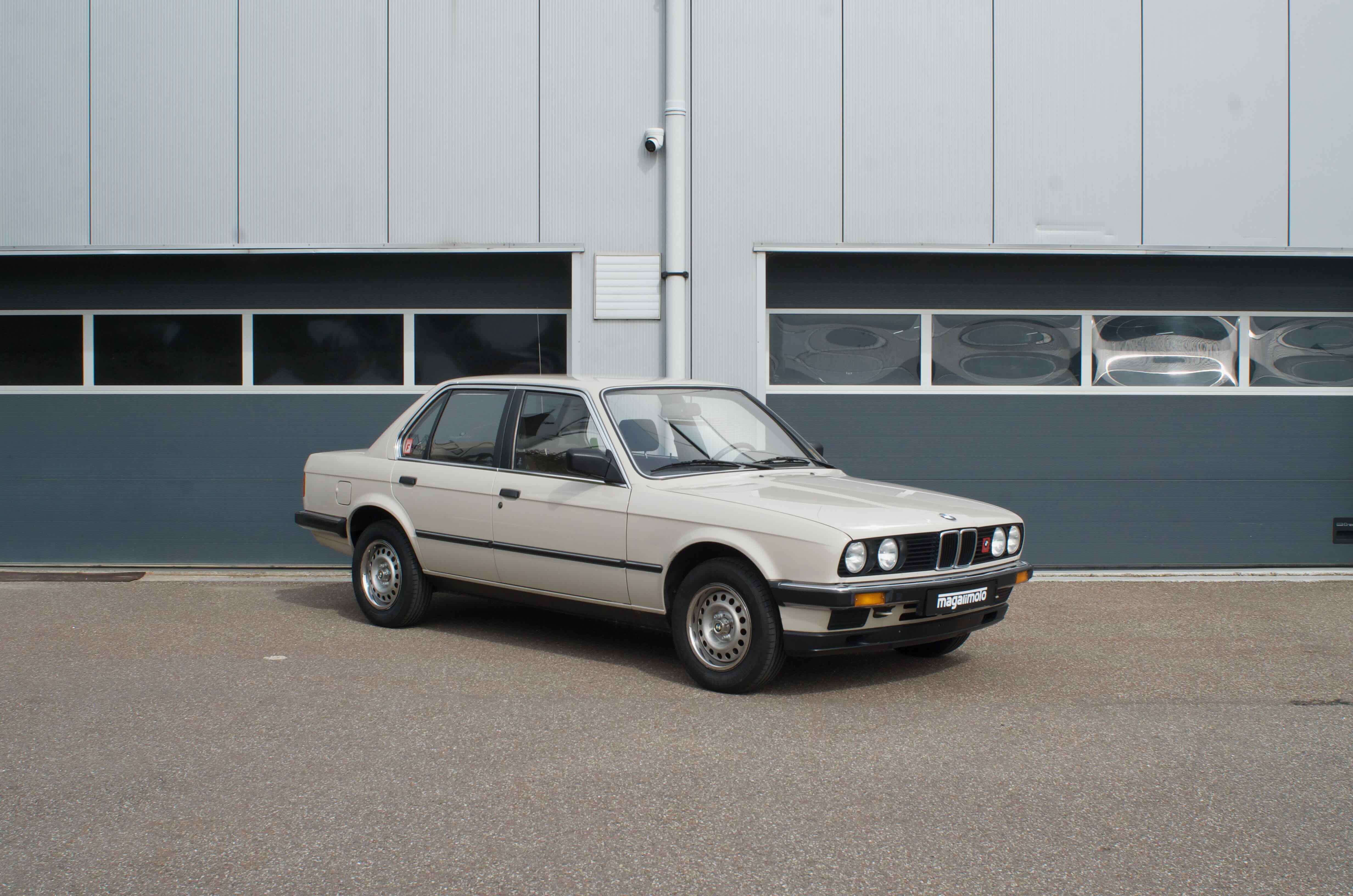 BMW E30 318iA Sedan - 1985