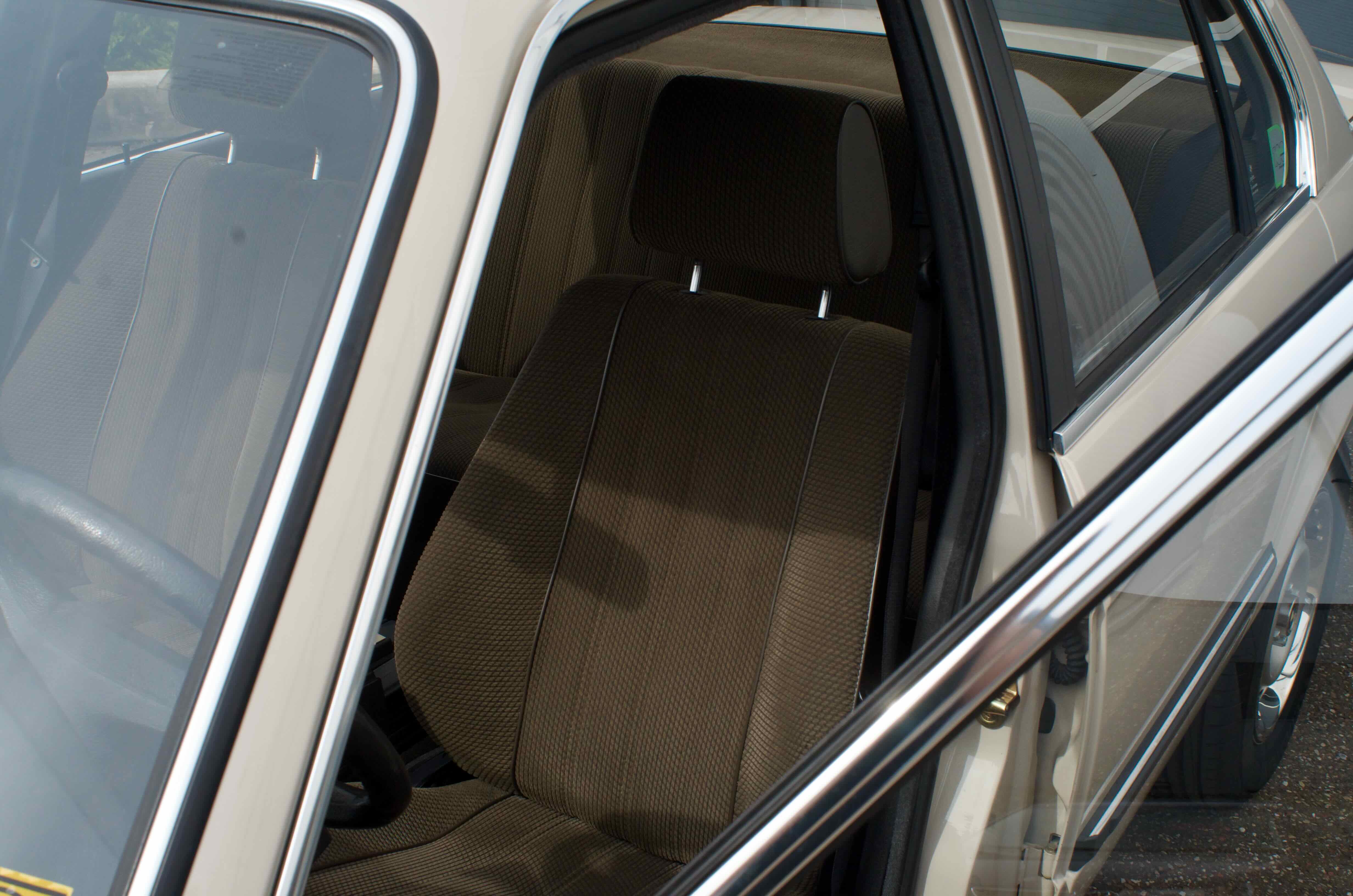 BMW 318iA 1985 Gazellen Beige