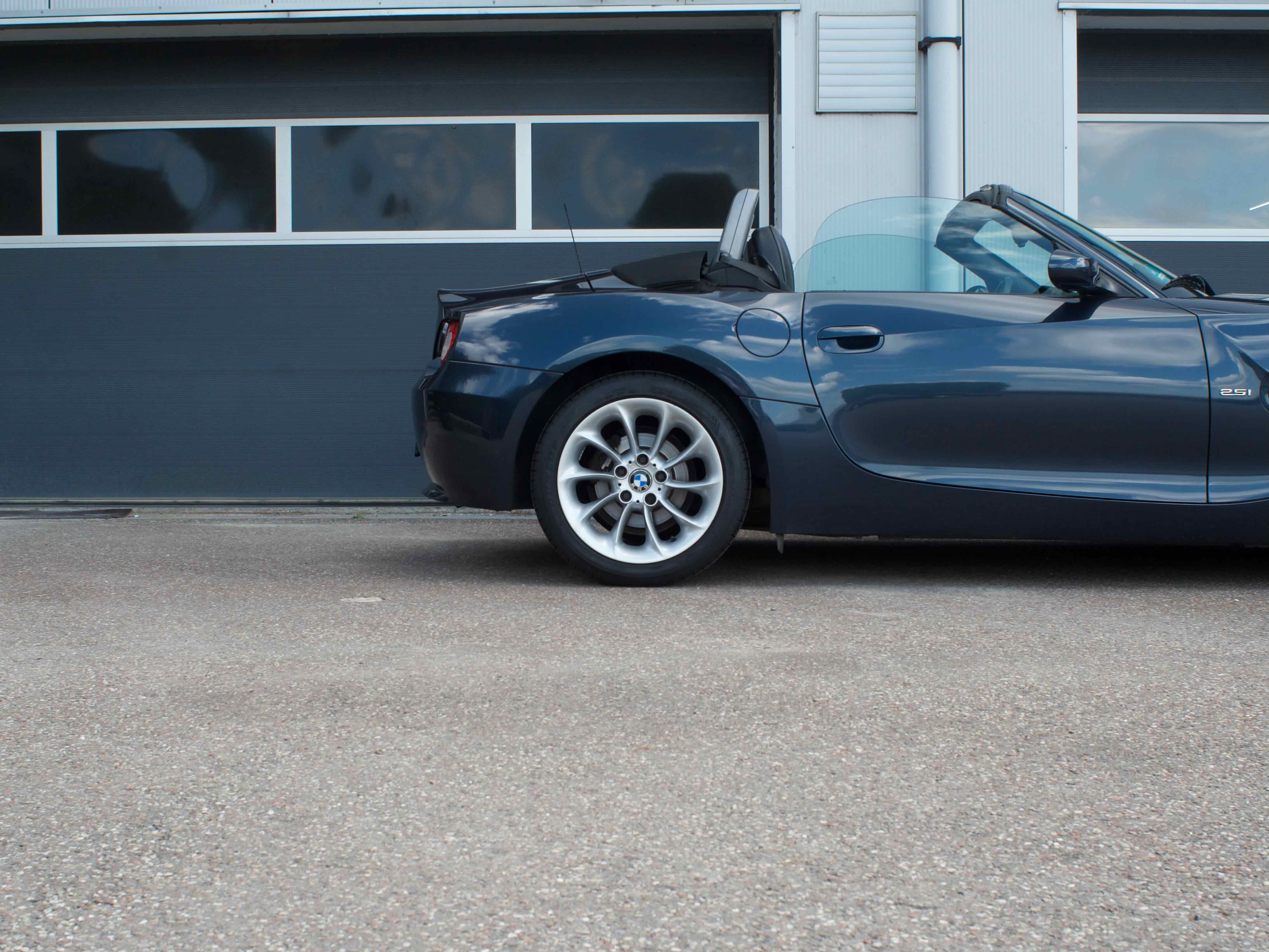 BMW Z4 2.5i Toledo Blau -2005