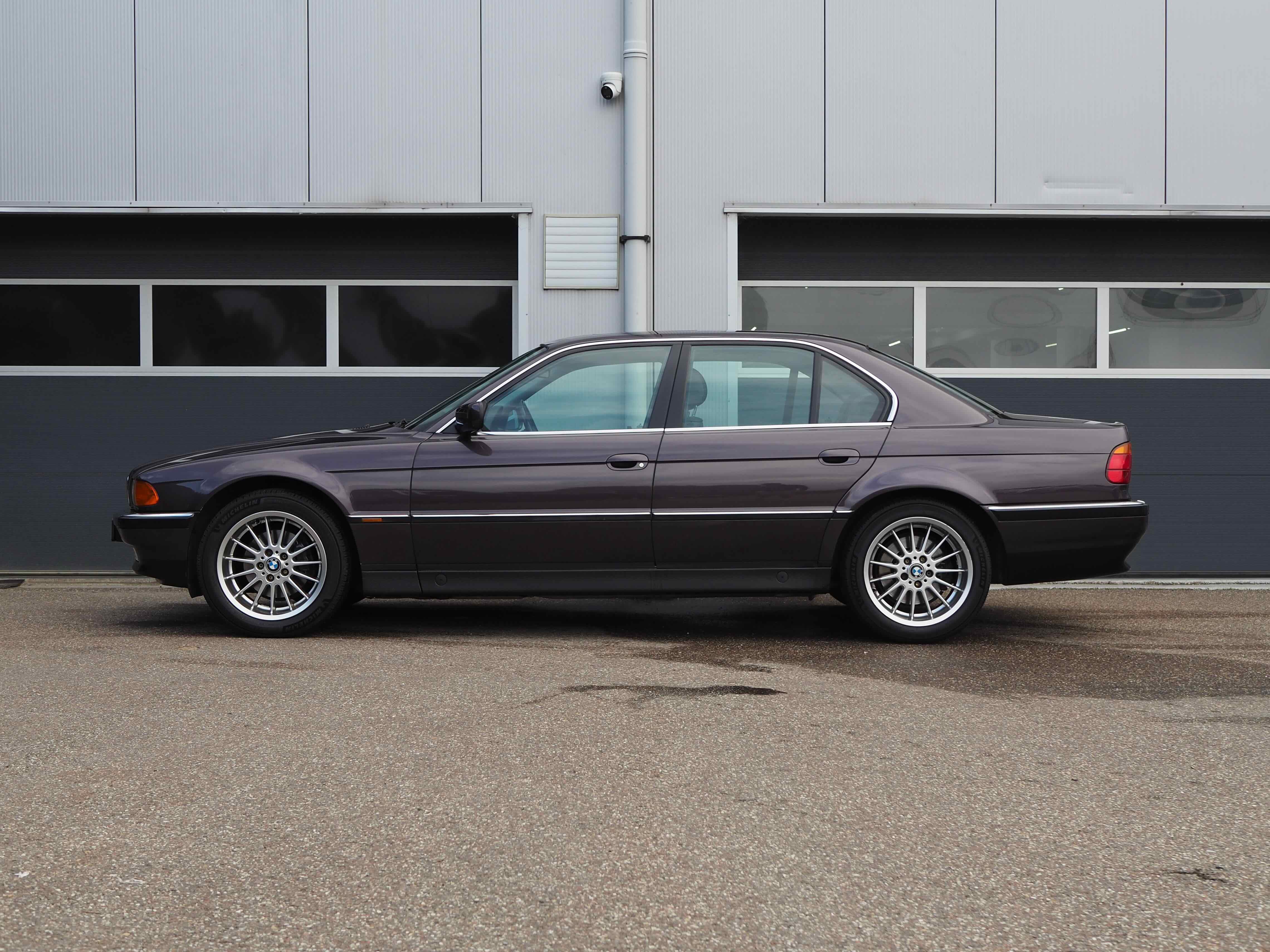 BMW 728i E38 Navarra