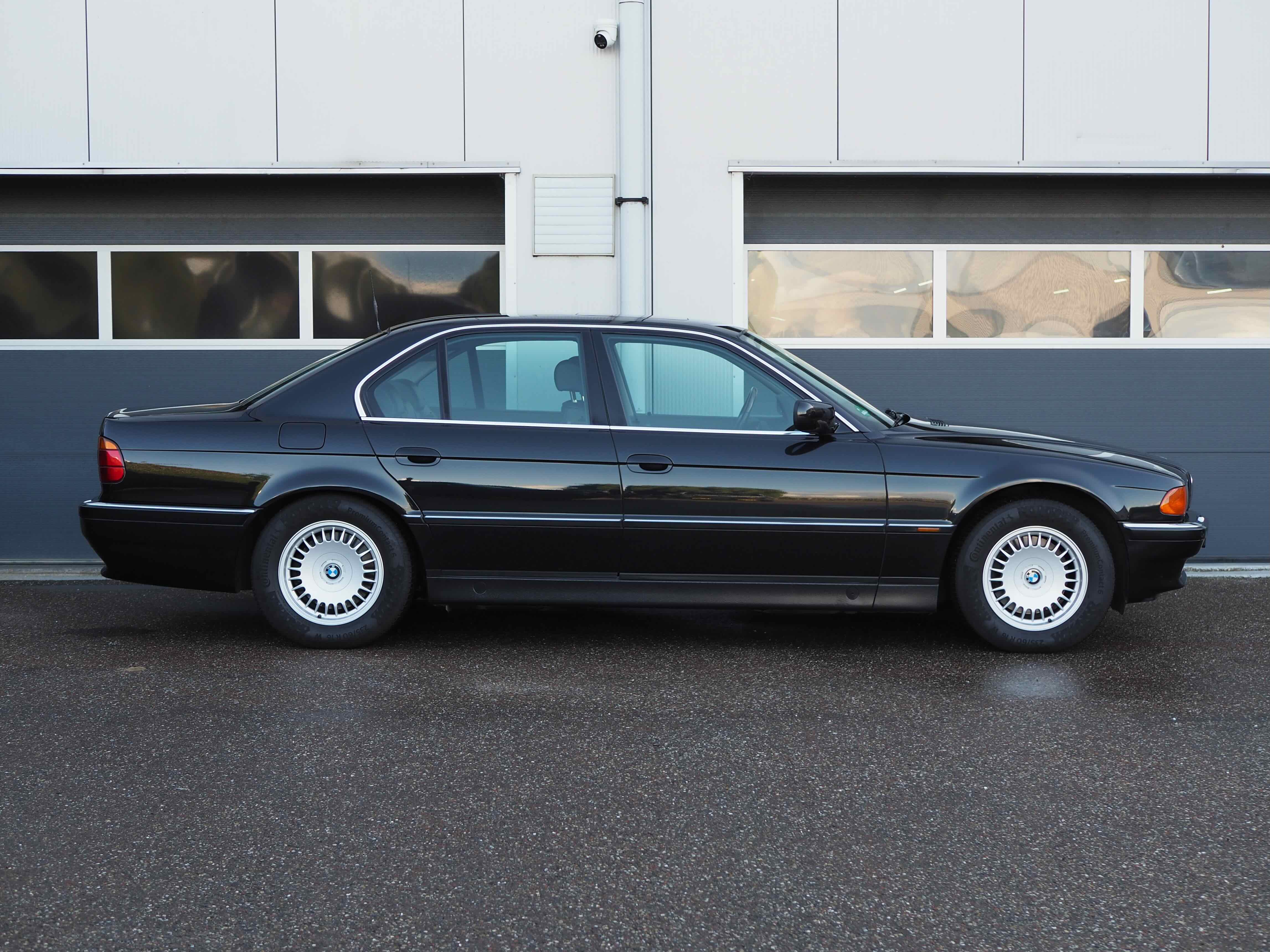 BMW E38 750i Cosmos