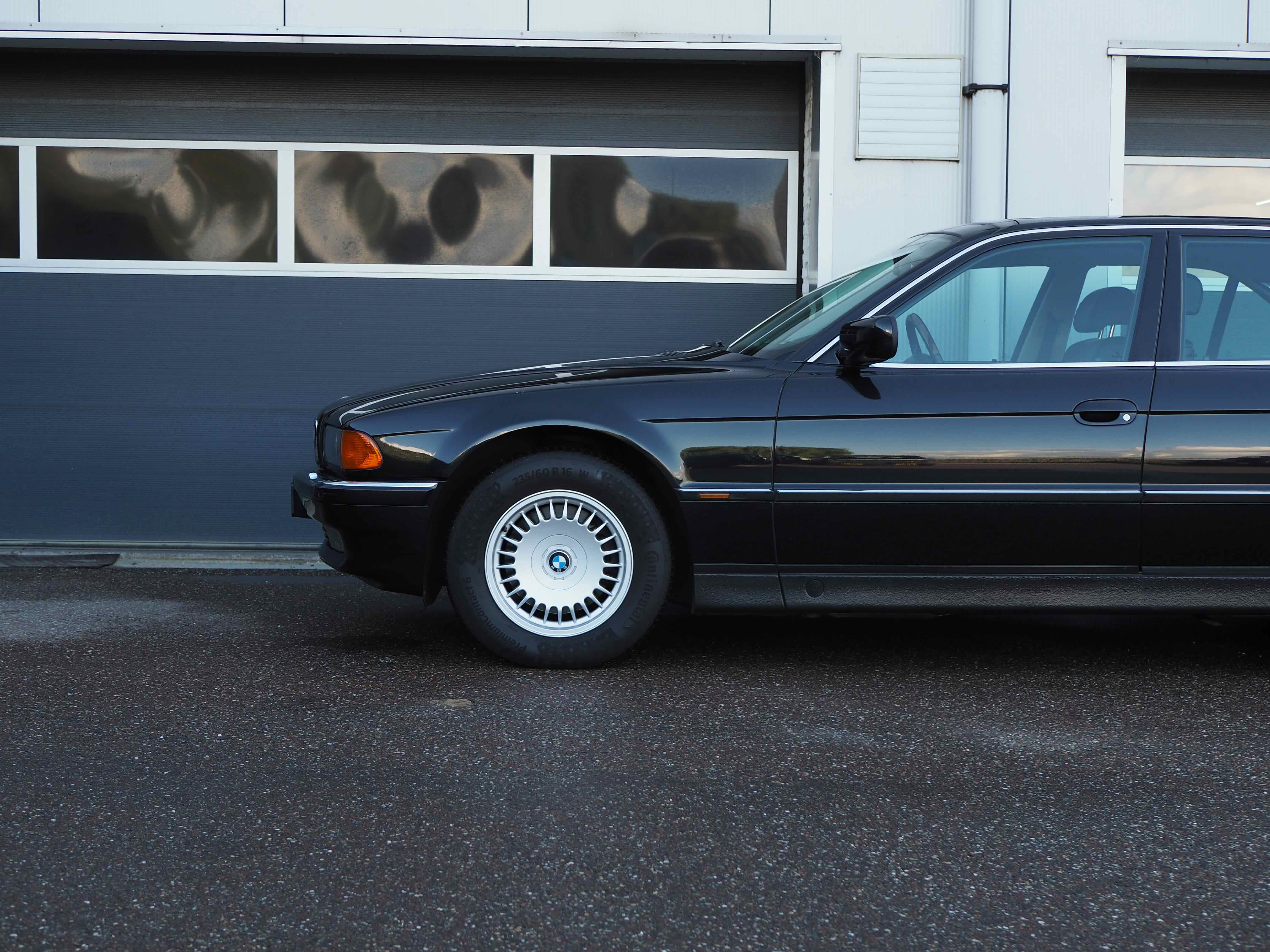 BMW E38 750i Cosmos