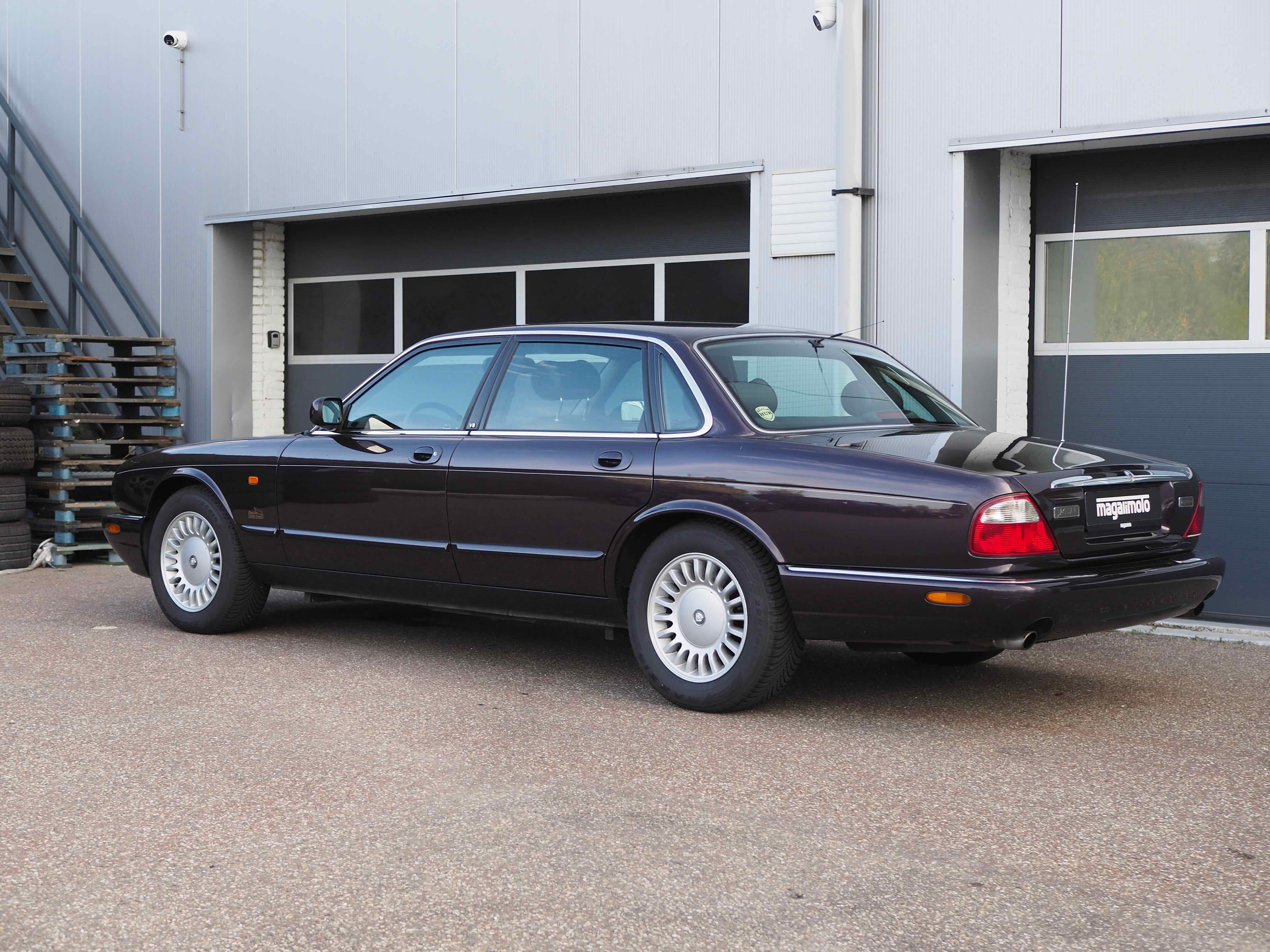 X308 XJ8