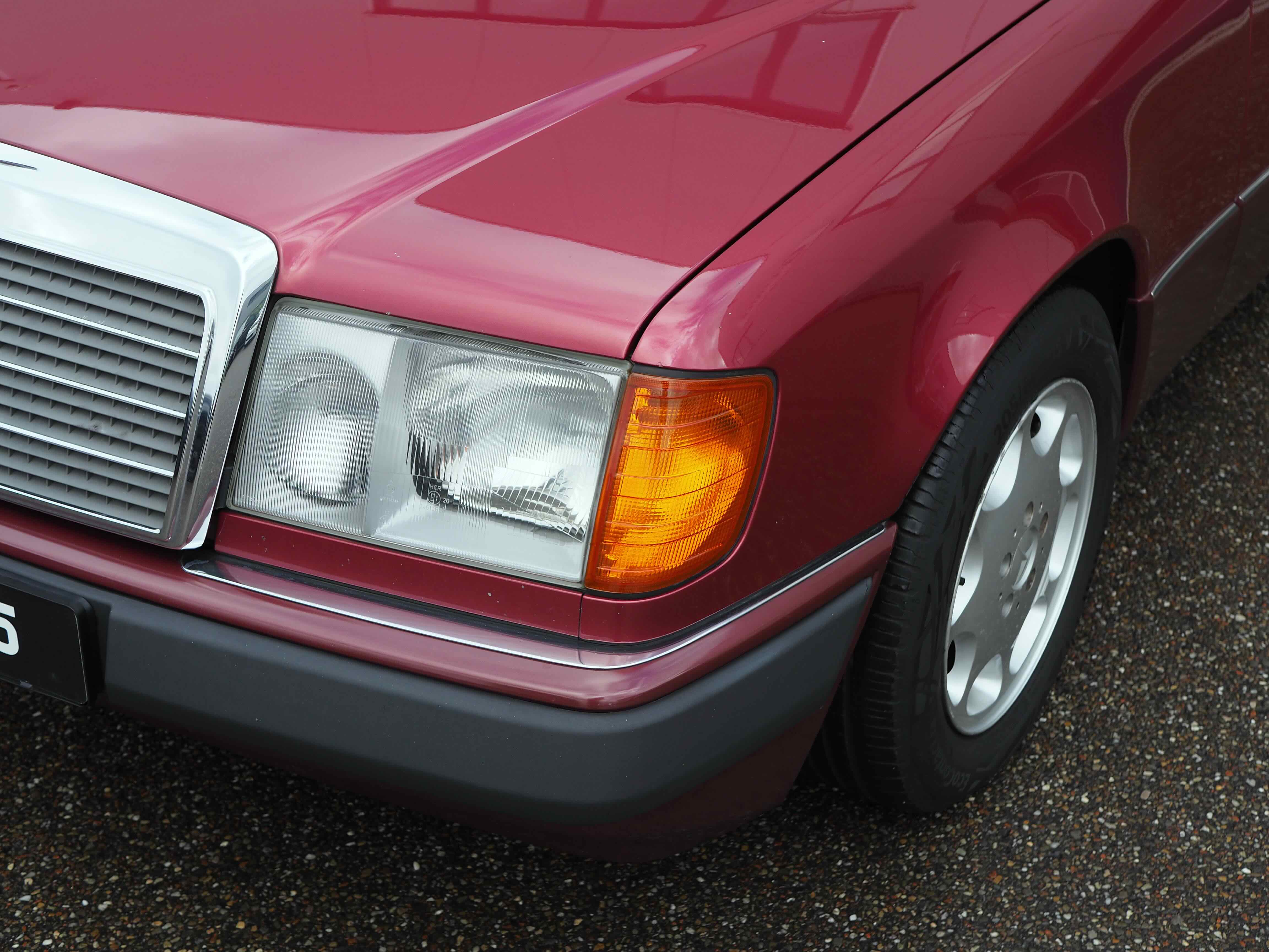 Mercedes S124 300TE-24