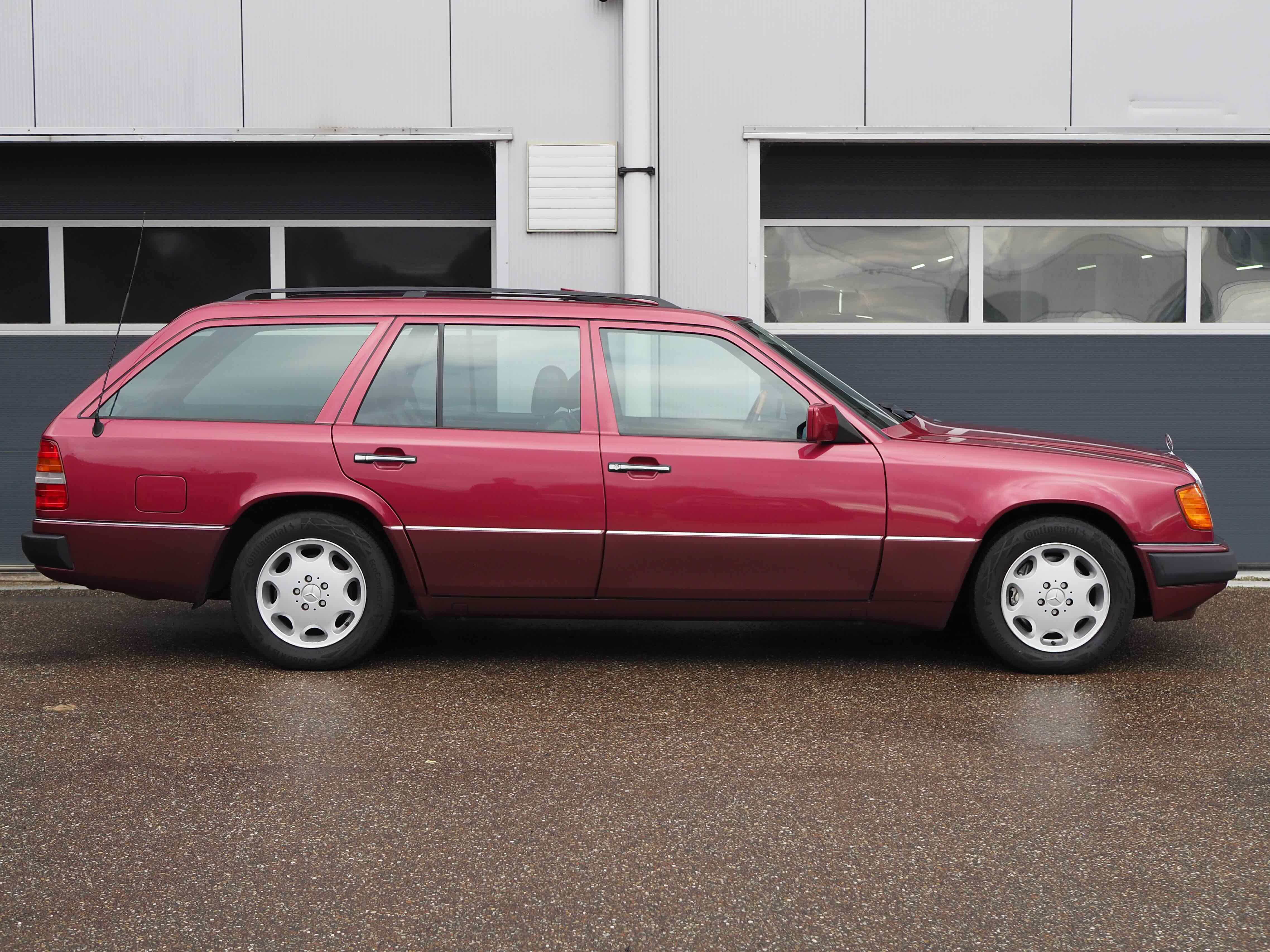 Mercedes S124 300TE-24