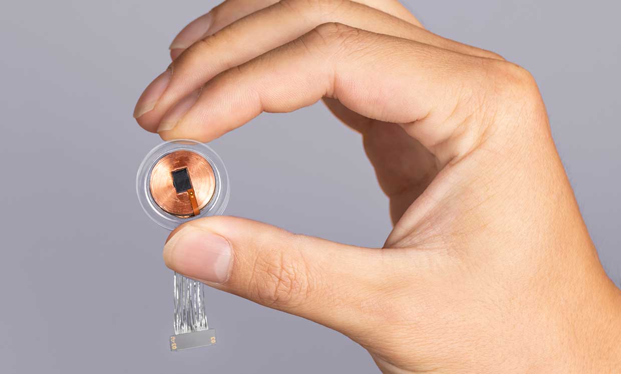 Chips cerebrais abrem possibilidades para desenvolver Seguros?