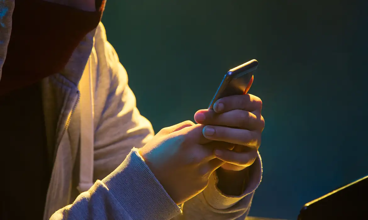 Crimes digitais via celulares superam roubos com armas e impõem novos desafios ao mercado de seguros
