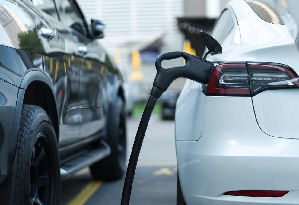 Projeção de elétricos até 2040 aponta desafios para o seguro auto