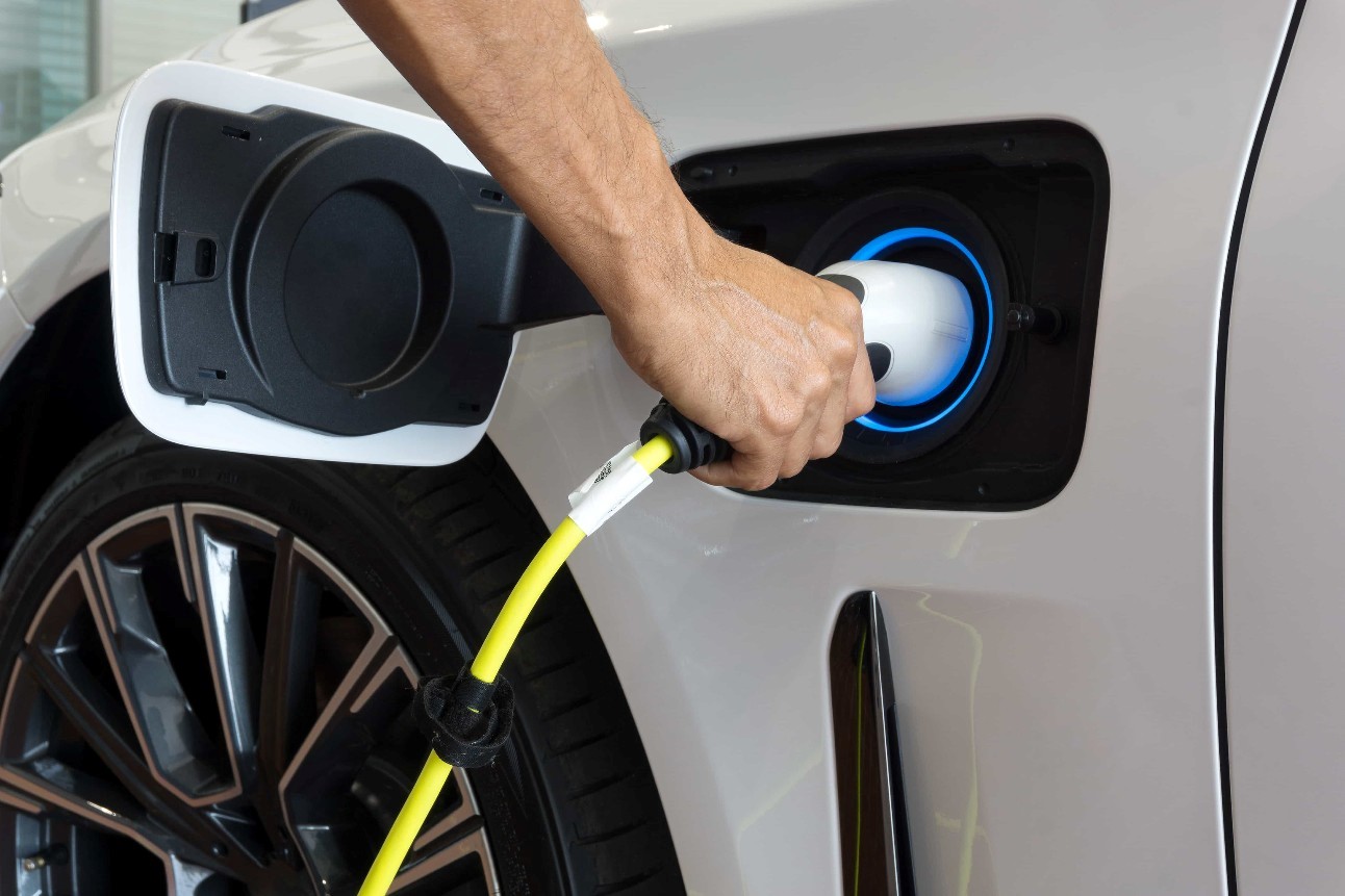 Evolução das baterias em carros elétricos: desafios, inovações e impactos  para o setor automotivo e de seguros